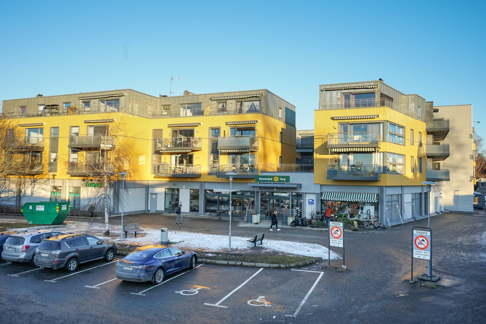 Nærområde, sørsiden. Galleribilde