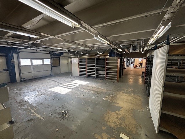 2 kjøreporter til lager i østre del Galleribilde