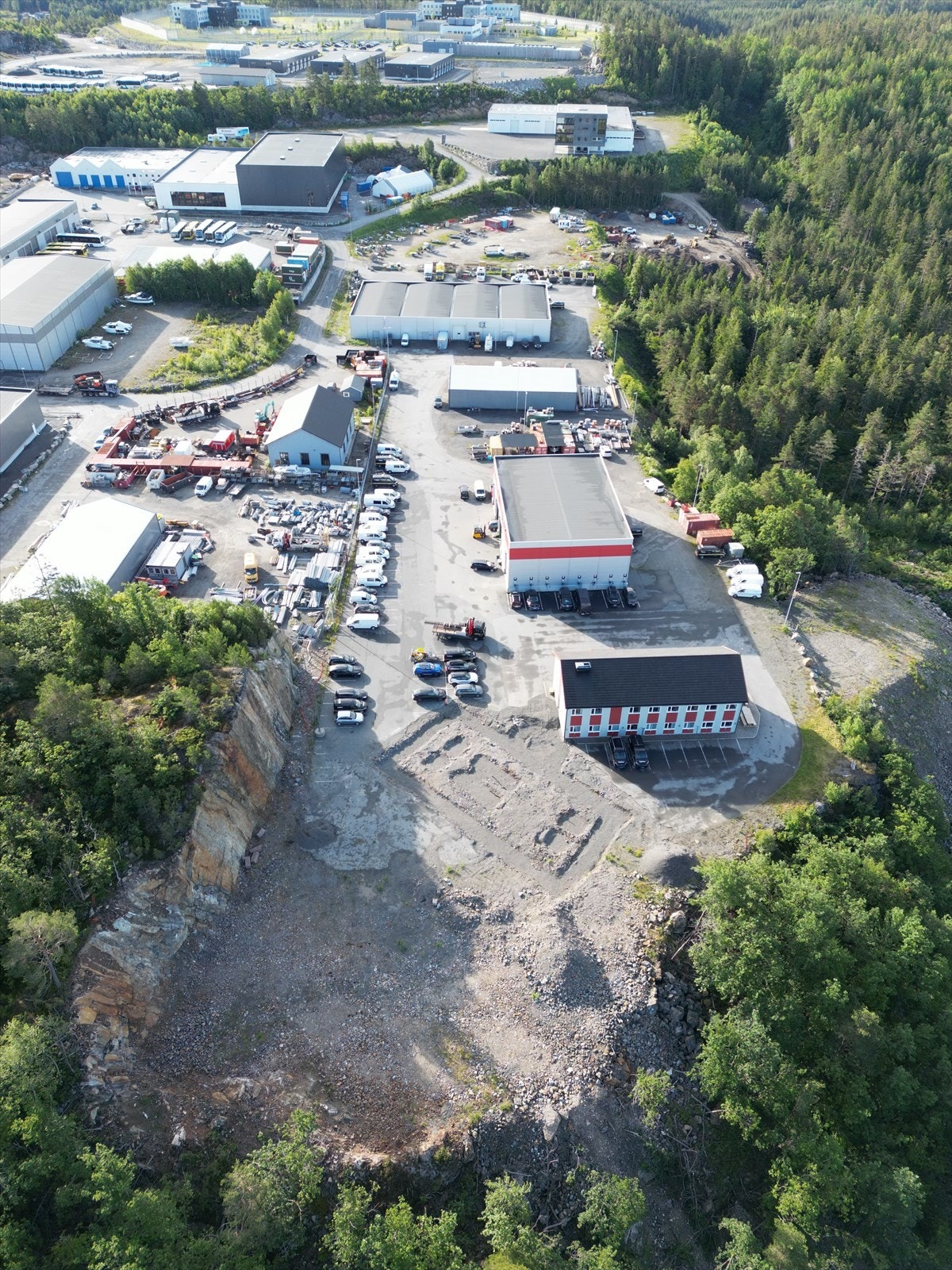 dji_fly_20240610_074616_249_1717998822477_photo.jpg Galleribilde