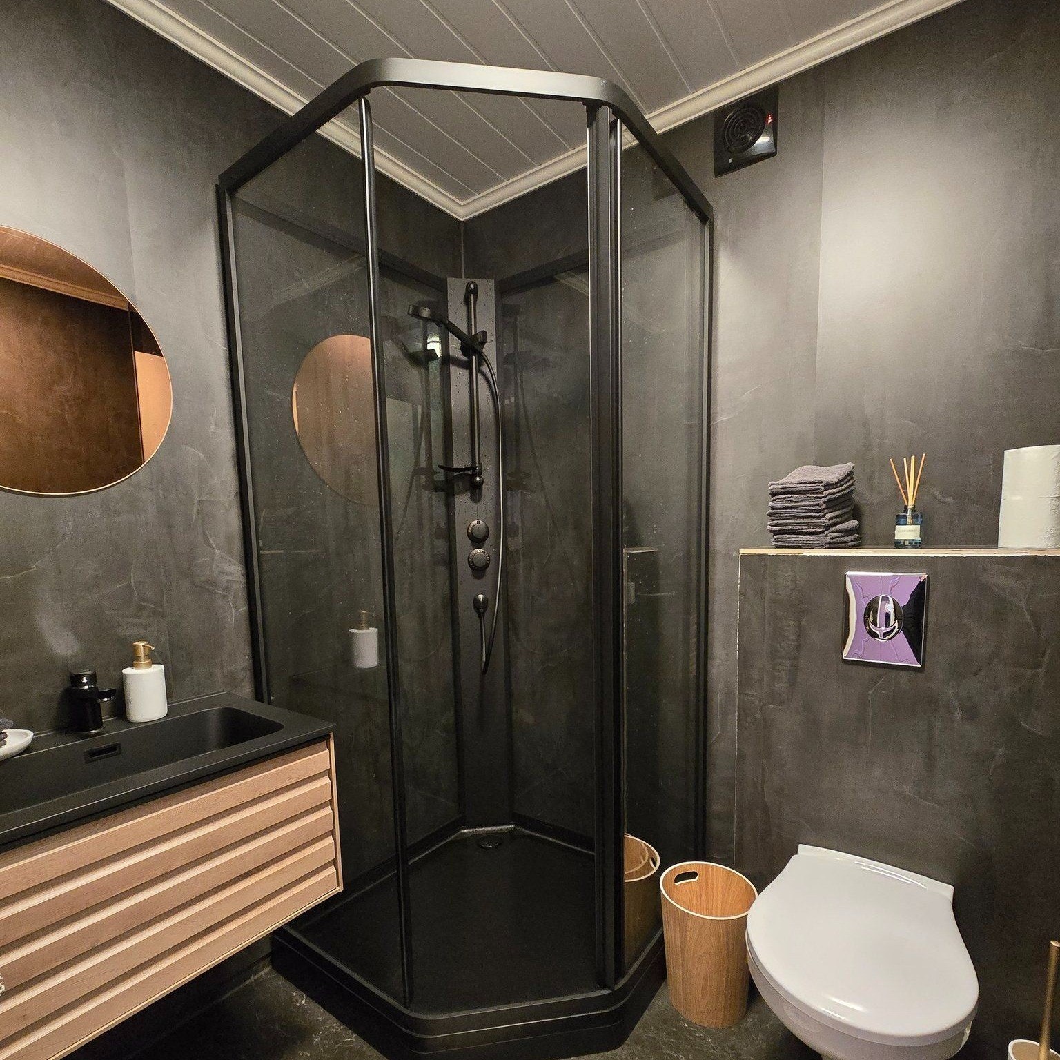 Bad med toalett, ytterligere 1 teknisk rom med toalett. 300l vvb. Galleribilde