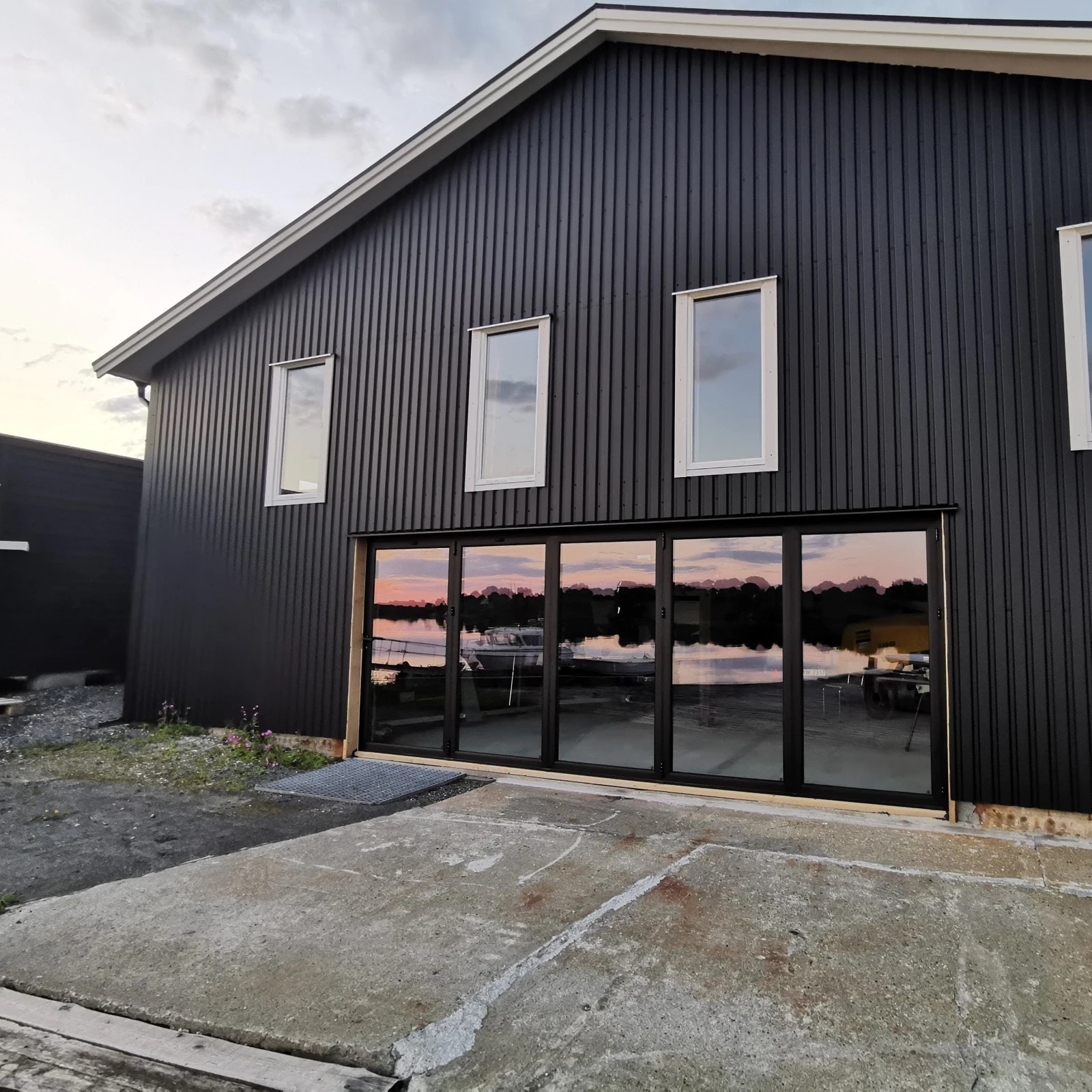 Front med foldedører mot vest Galleribilde