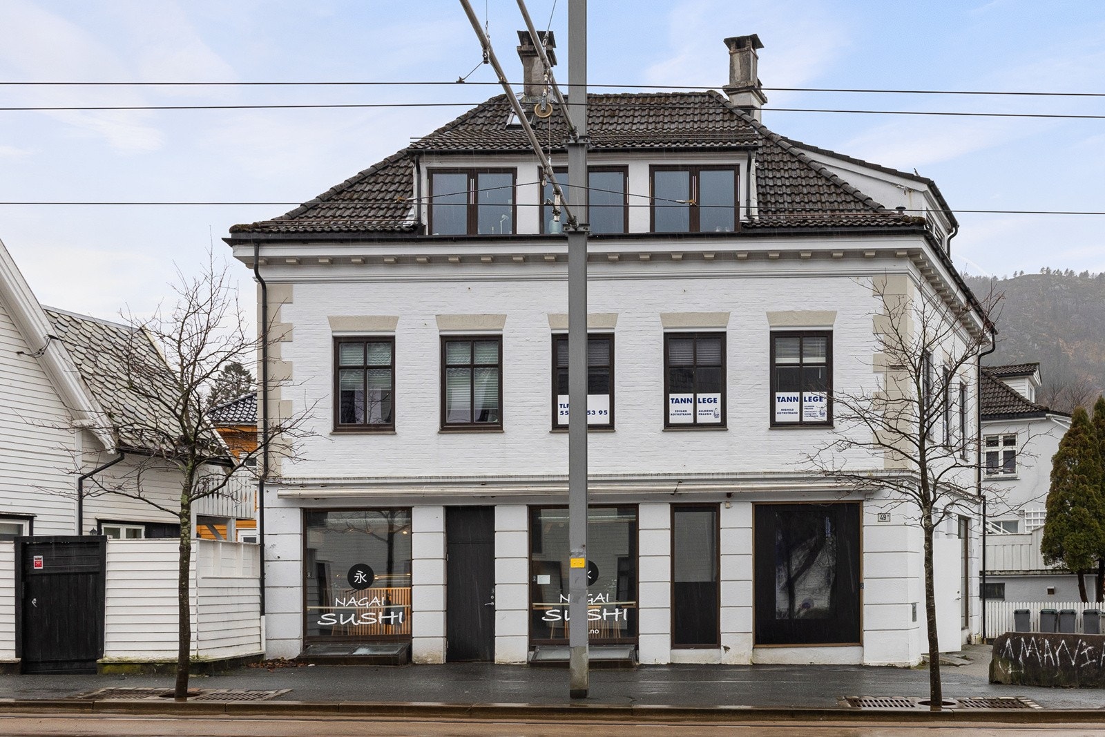 Næringslokale med meget attraktiv beliggenhet, rett ved bybanetraseen samt gode utleieinntekter. Galleribilde