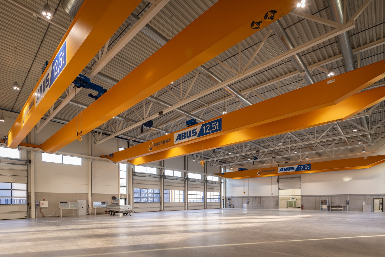 Gjennomgående verksted med traverskraner (3 stk) Galleribilde