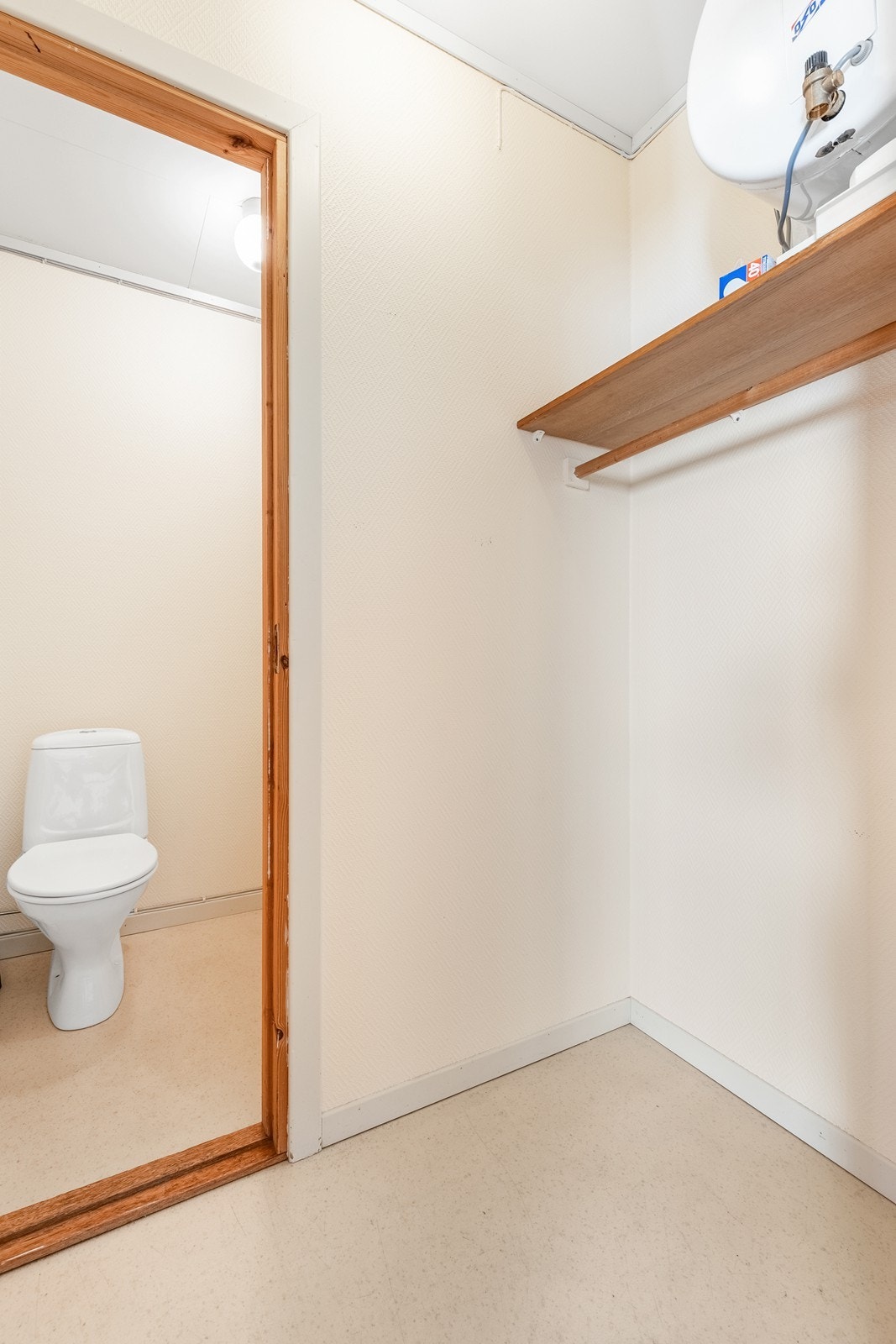 Garderobe. Galleribilde