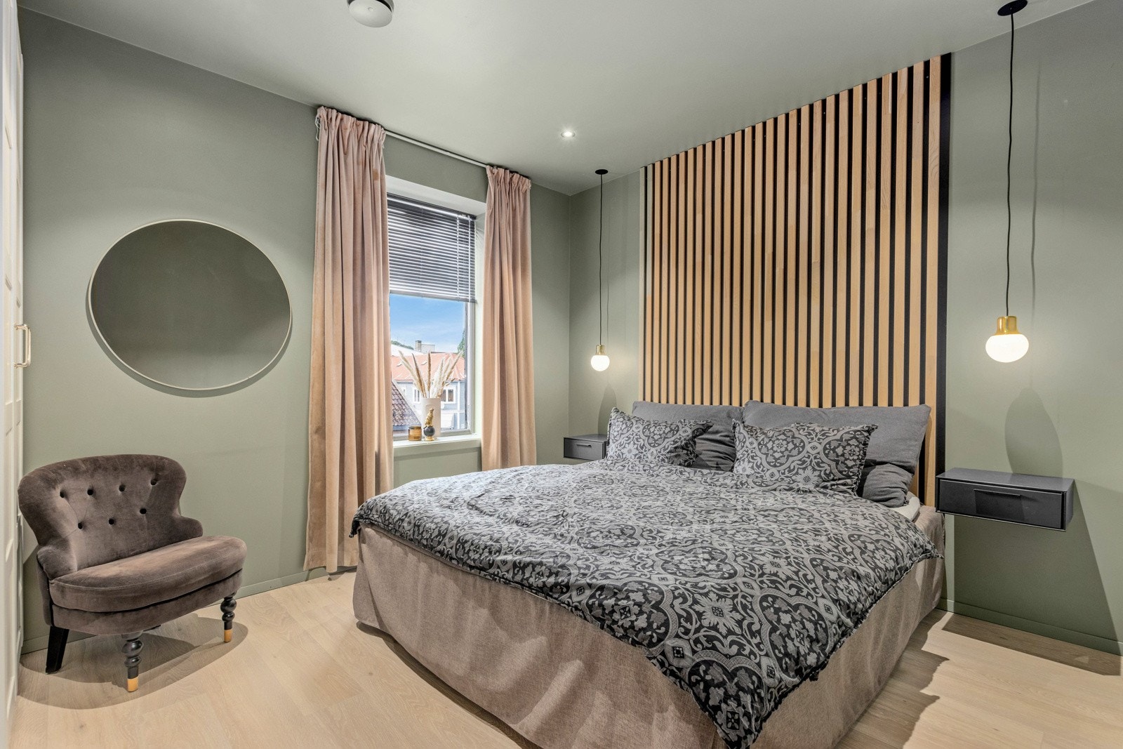 Soverom på 13m². Spilevegg medfølger. Galleribilde