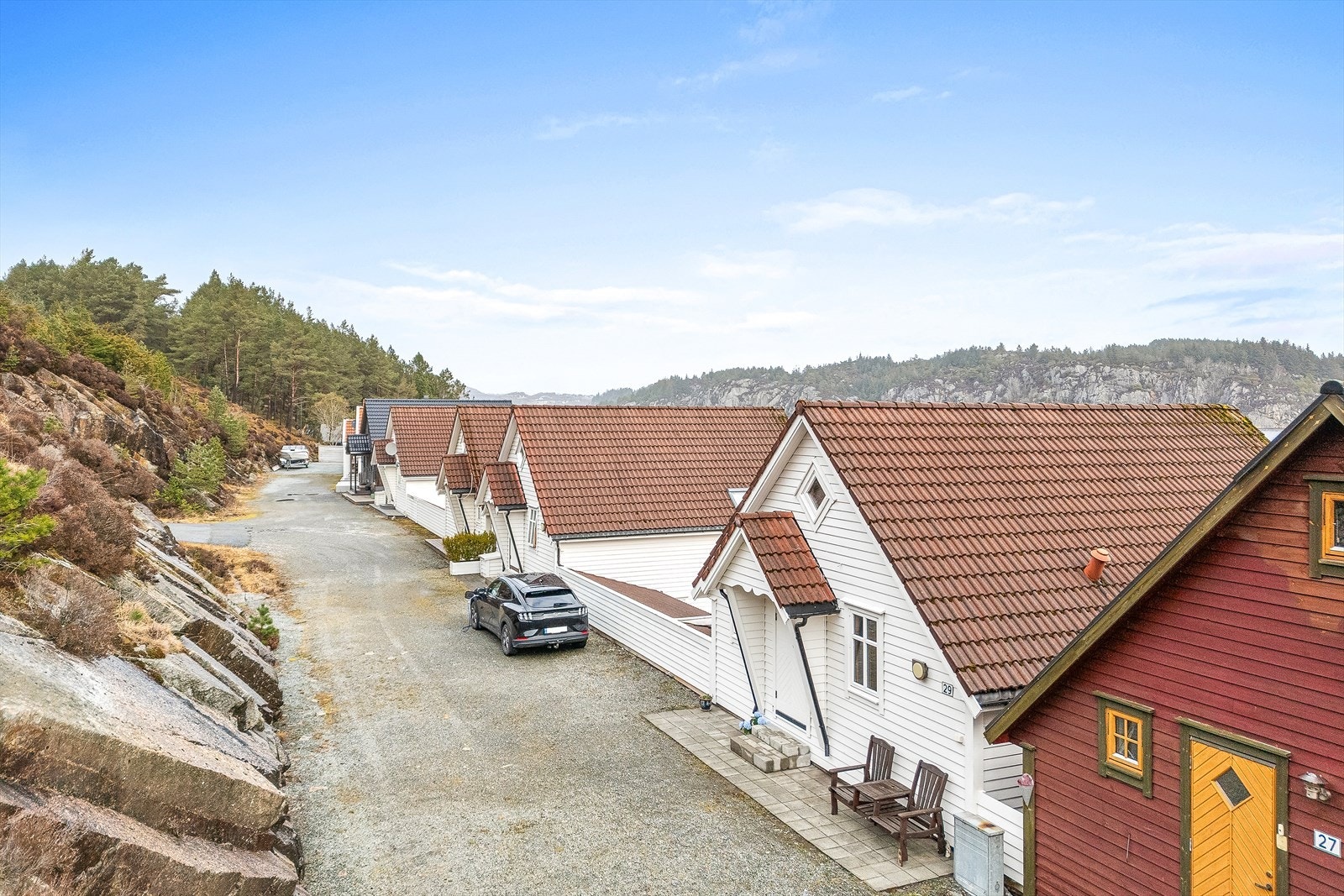 Det er gode parkeringsforhold på baksiden av eiendommen Galleribilde