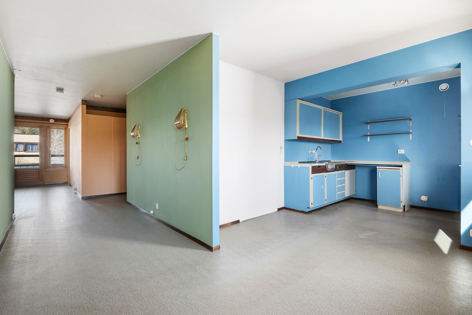 Kjøkkenet har plass til spisebord og det er også mulig å lage en kjøkkenøy. Her er mulighetene mange! Galleribilde