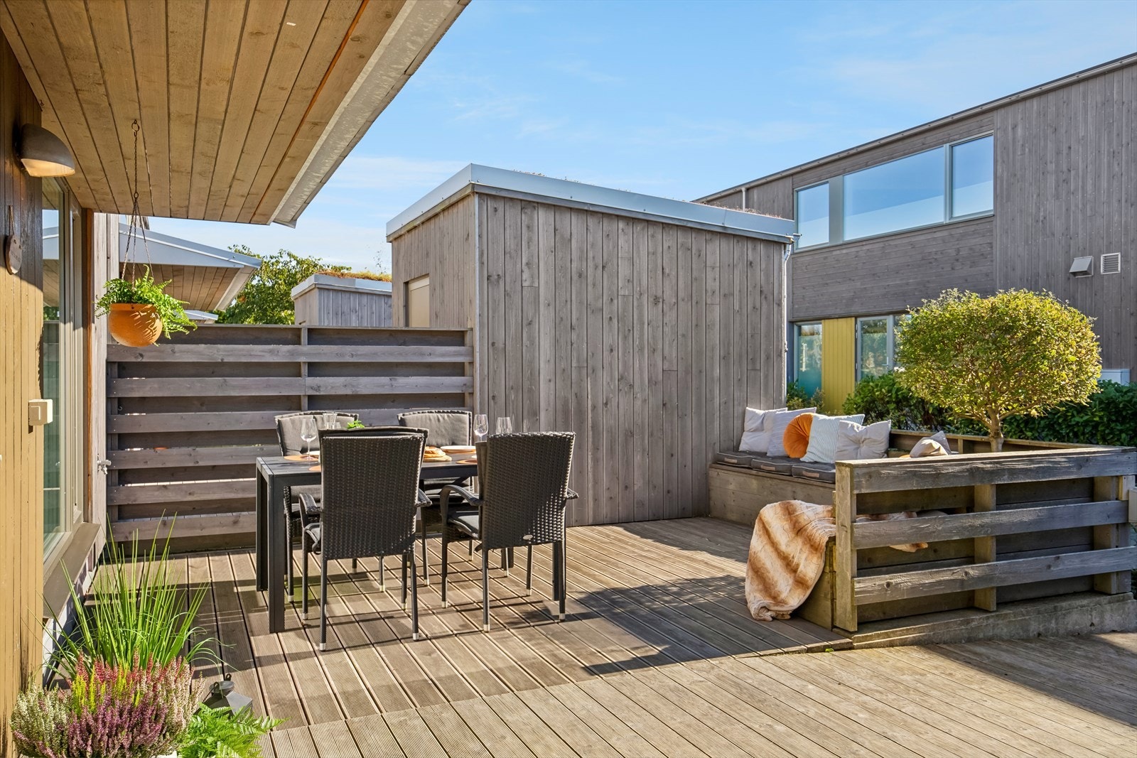 Terrasse. Galleribilde
