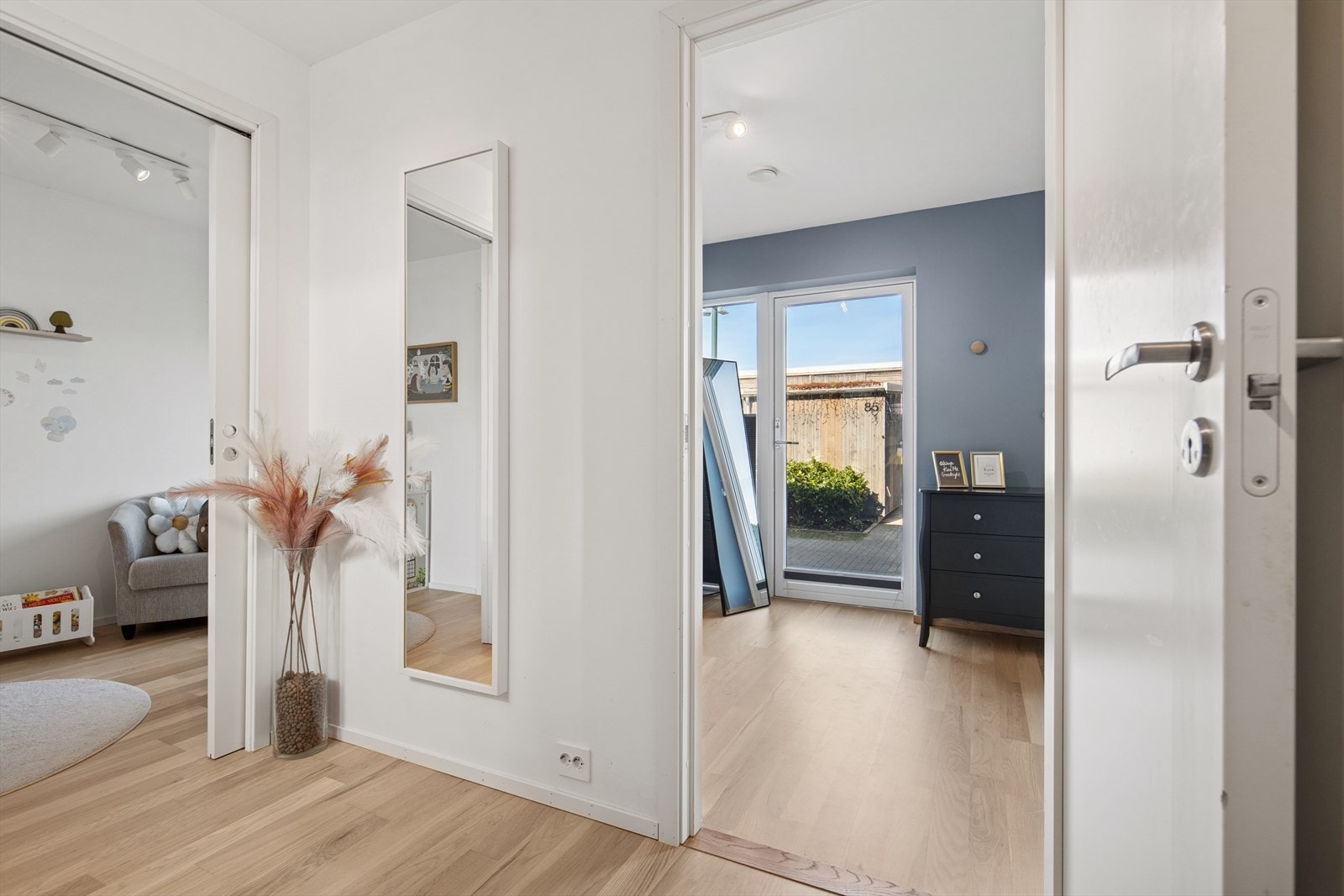 u. etasje har 2 soverom, bad, vaskerom, gang og stue nr 2. Galleribilde