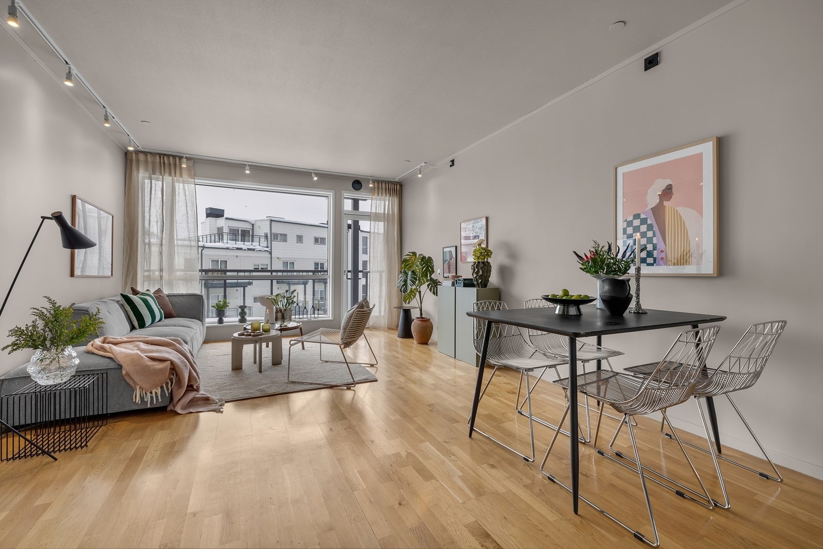 God plass til ønsket møblement Galleribilde