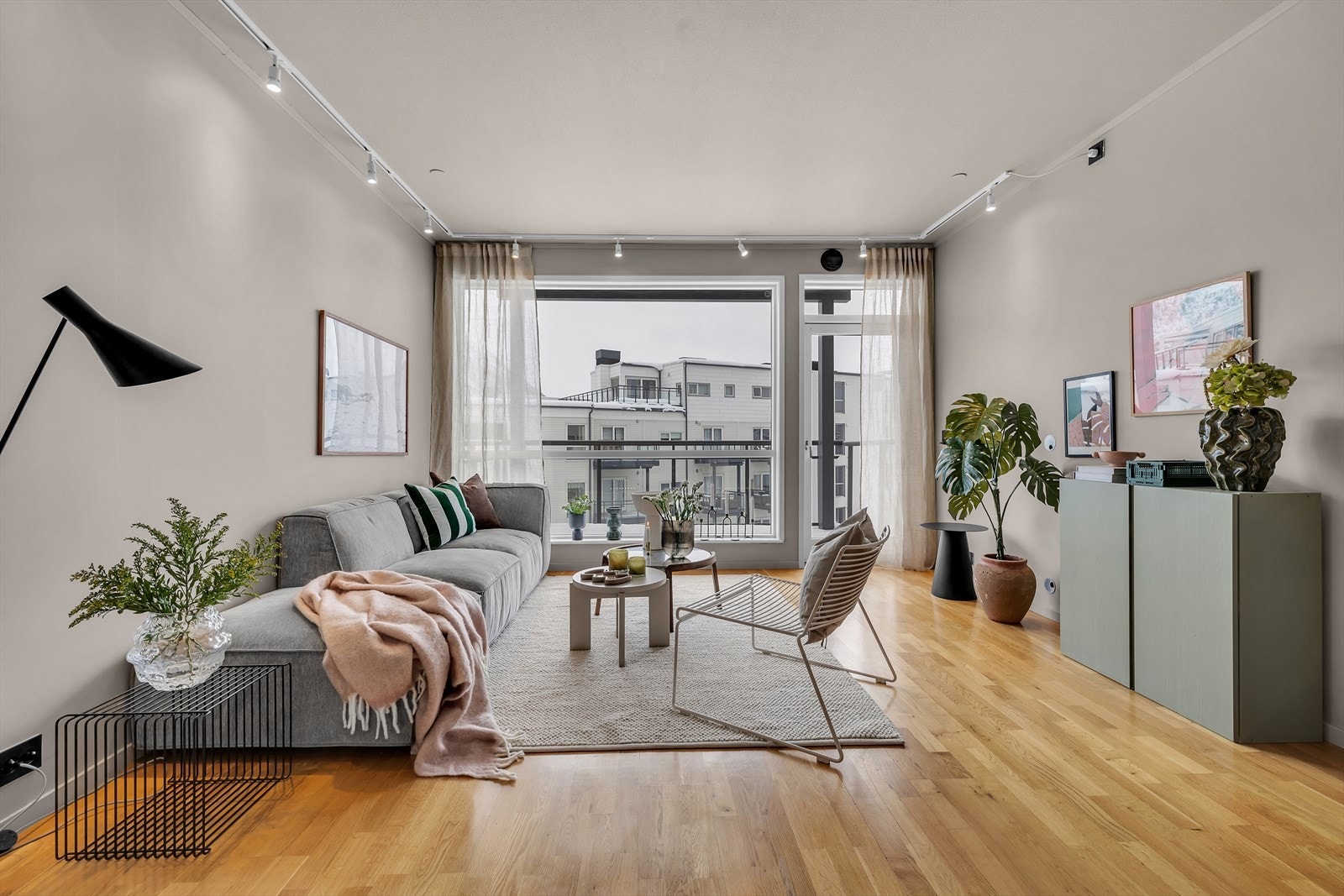 Velkommen til Tomasjordnes 55 presentert av Marie Traasdahl Hansen v/ Hjem Eiendomsmegling Galleribilde