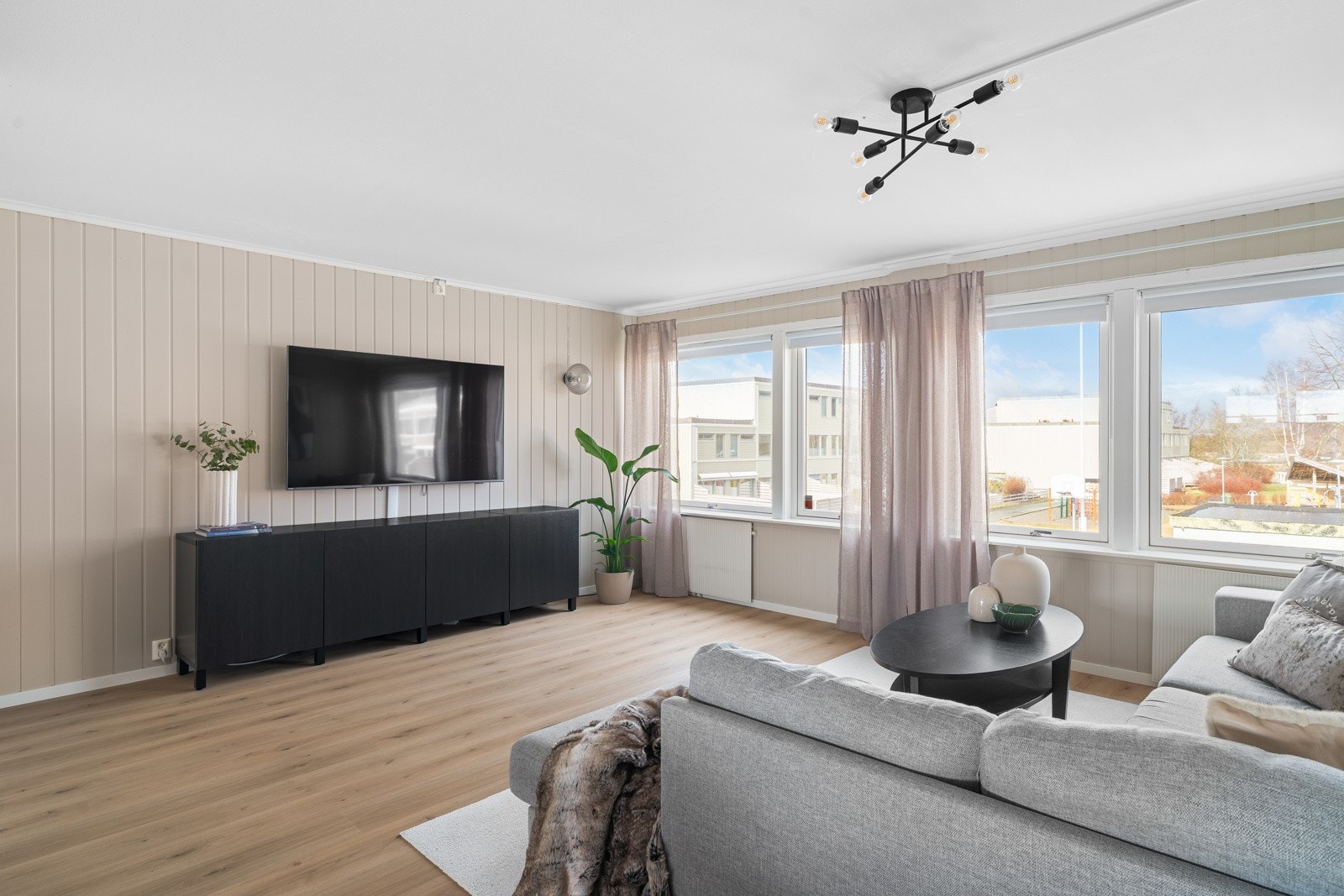 Det er oppvarming via radiatorer som gir en jevn og god temperatur året gjennom. Galleribilde