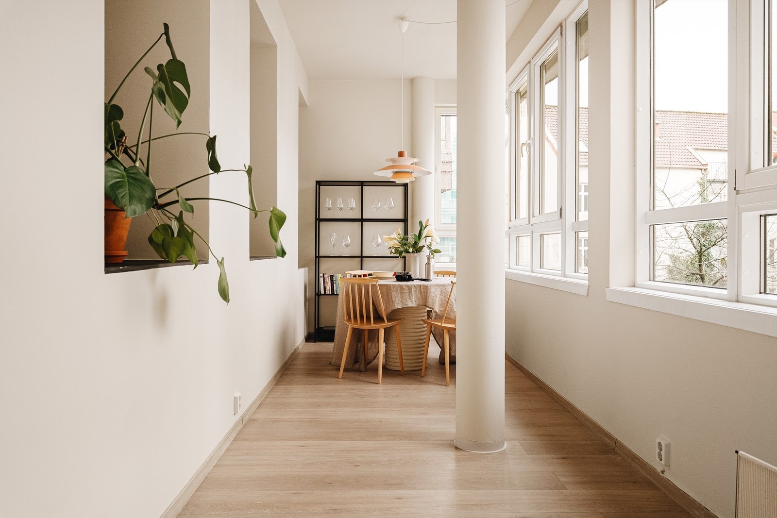 Spisestuen er 13,8 kvm og rommer flere gjester dersom man ønsker å invitere til middagsselskap. Galleribilde