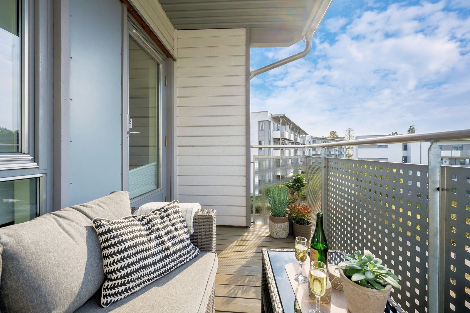 Nyt varme sommerdager på balkongen! Galleribilde