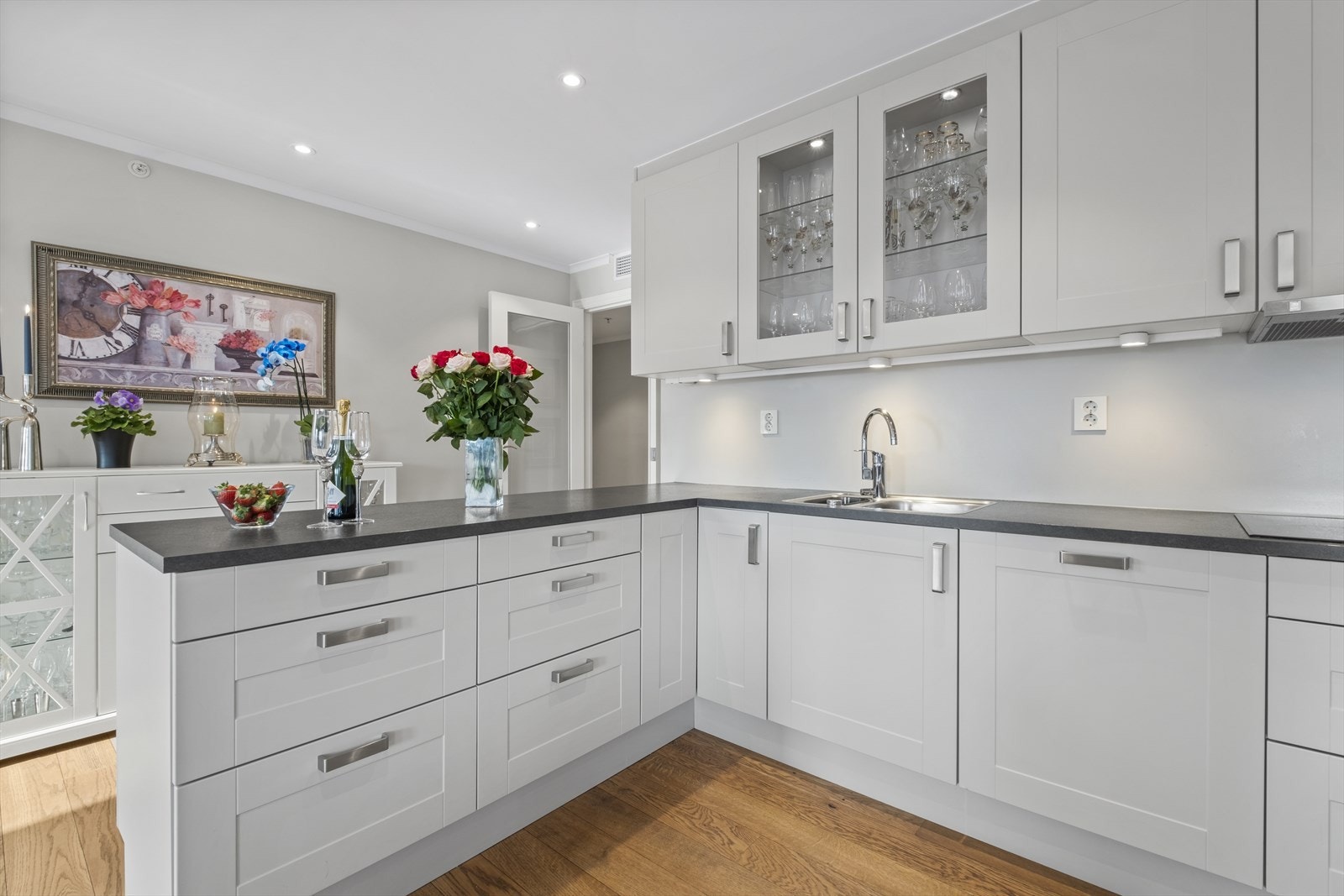 Godt med skap- og benkplass Galleribilde