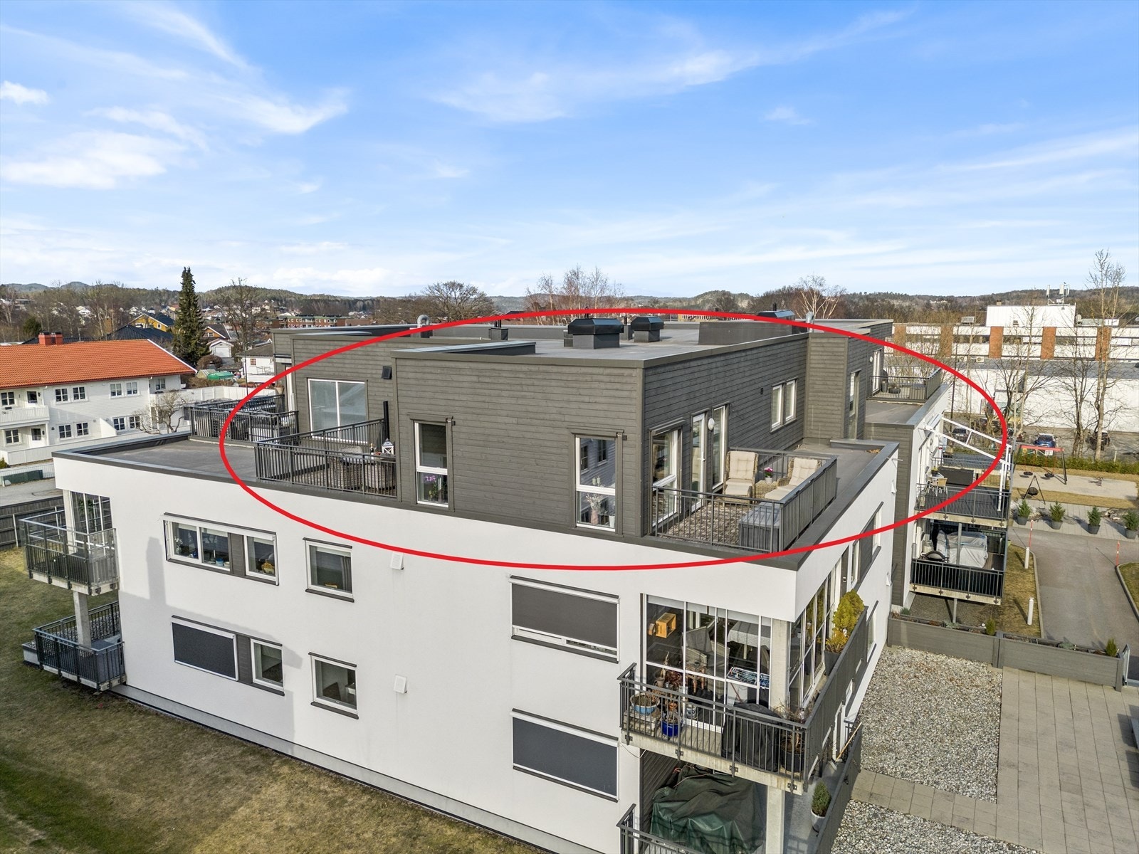 Velkommen til Frankendalsveien 87 - stor 4-roms leilighet i toppetasjen med to balkonger og gode solforhold Galleribilde