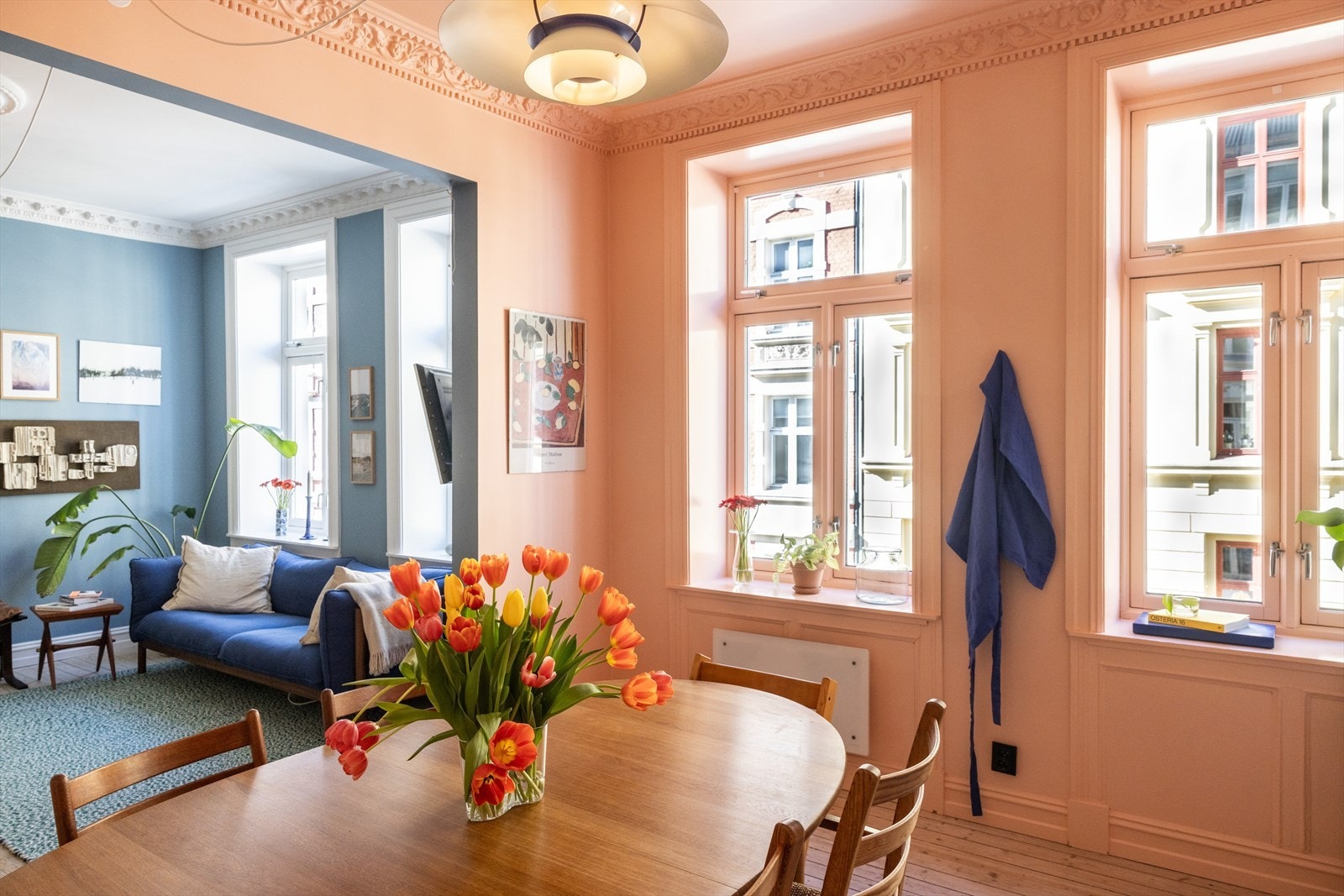 Det er plass til et stort spisebord hvor familie og venner kan samles. Galleribilde