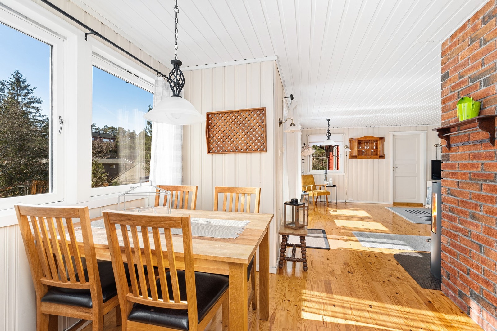 Plass til spisebord ved kjøkkenet Galleribilde