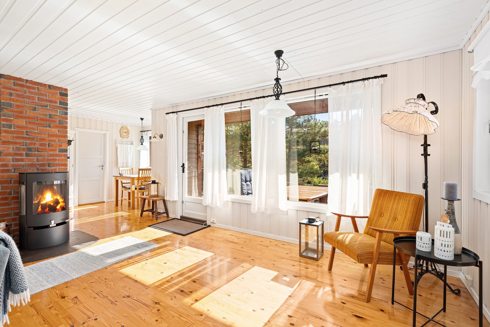 Stue med vedovn (ca 4år) Galleribilde