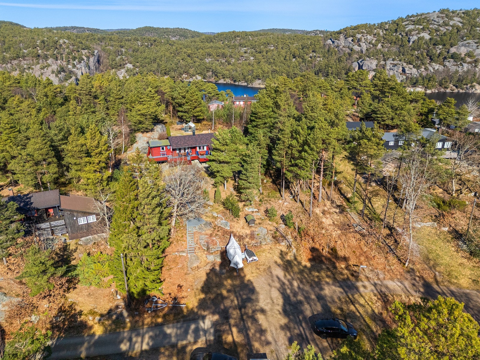 Kort vei til badeplasser og nydelig turterreng Galleribilde