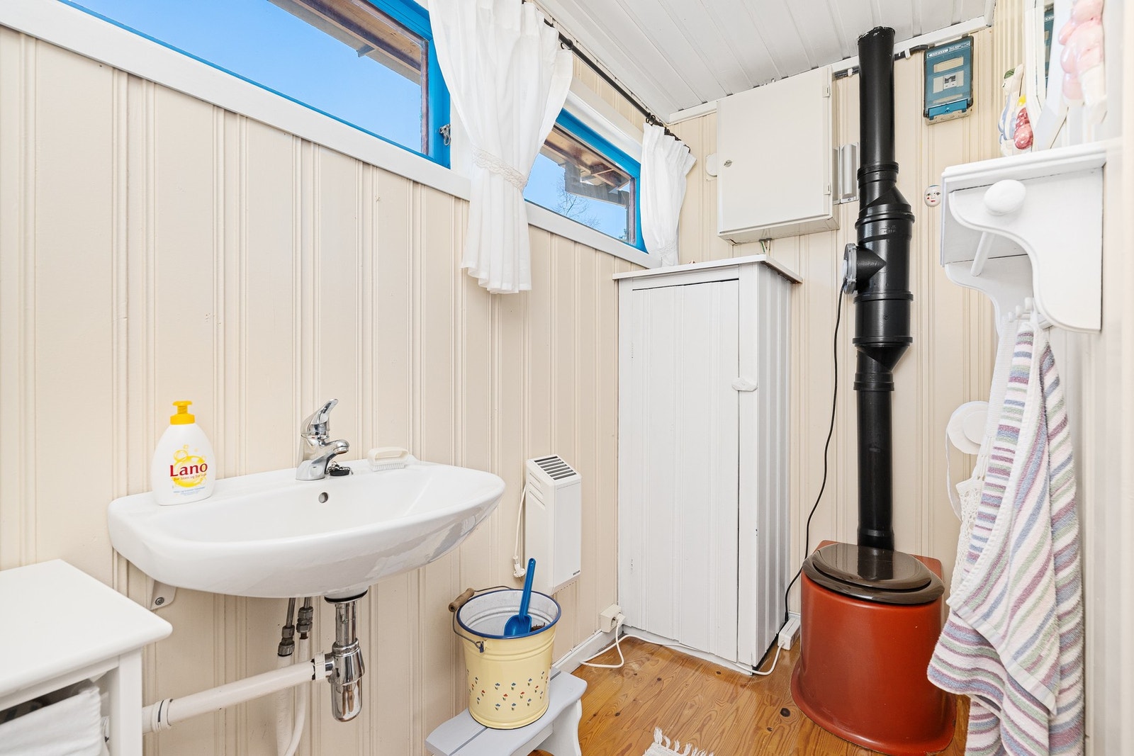 Toalettrom med biotoalett Galleribilde