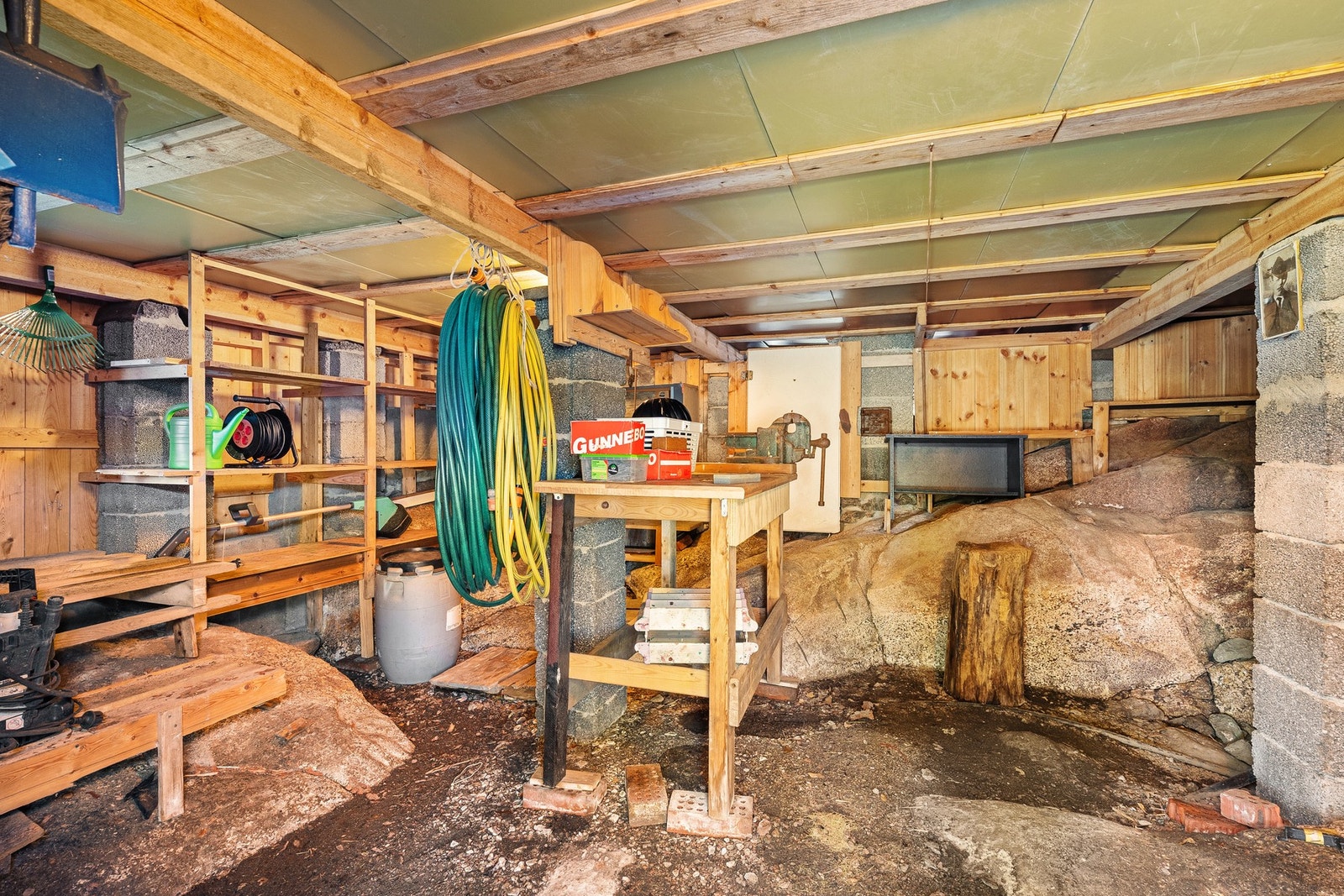 Bod/sjul under hytta Galleribilde