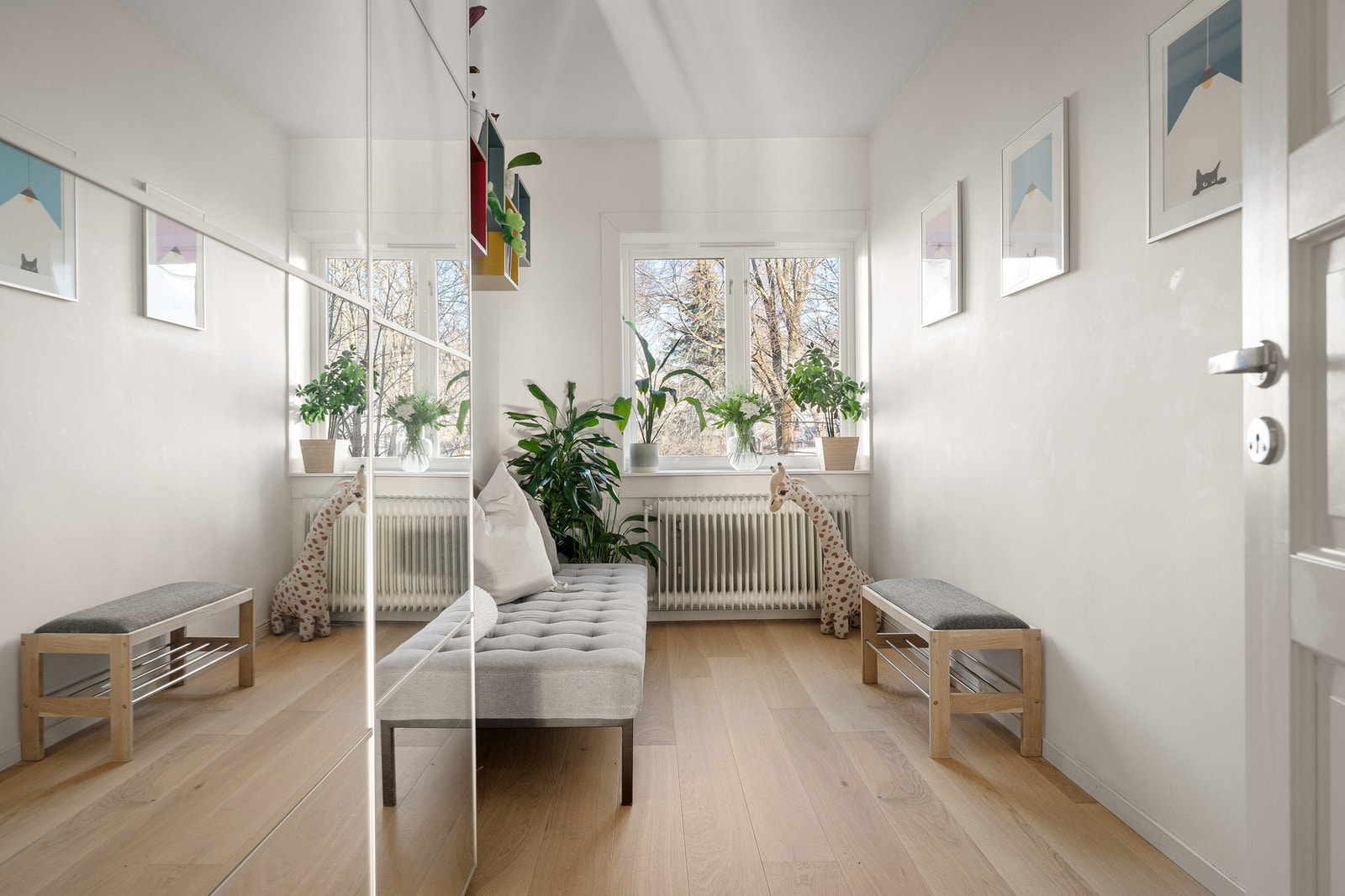 Soverom nr.3. Begge soverommene vender inn mot rolig bakgård. Galleribilde