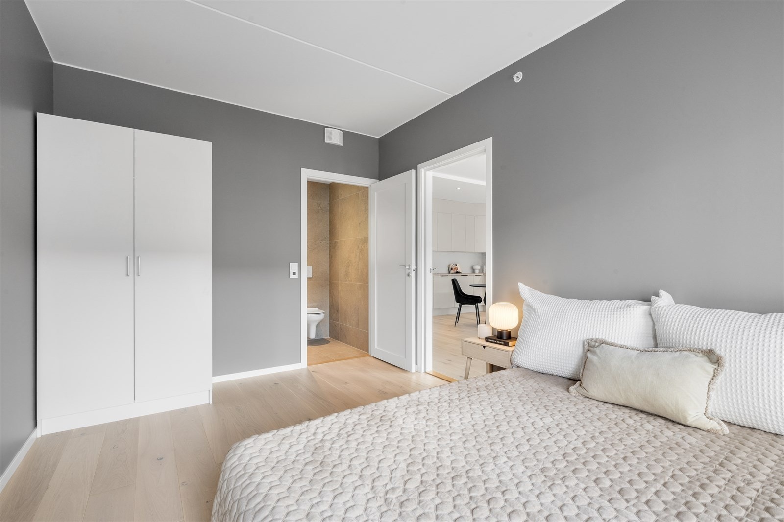 Stort hovedsoverom med egen bad Galleribilde