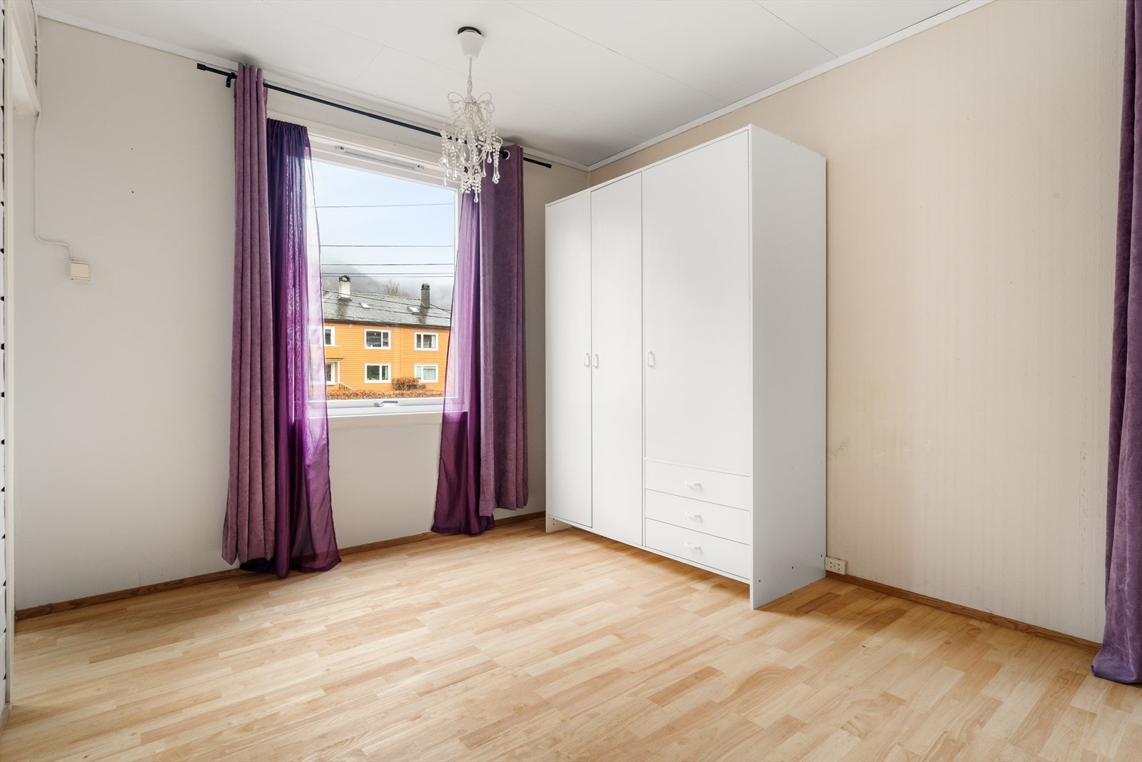 Her er det god plass til soveromsinnredning. Galleribilde