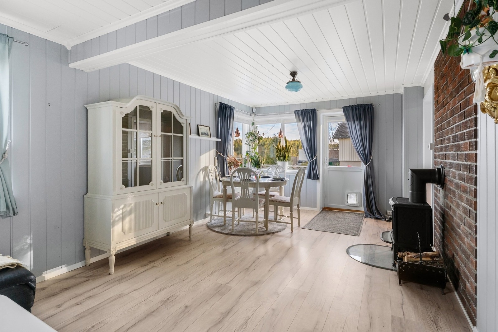 Spisestuen har fin utsikt. Galleribilde