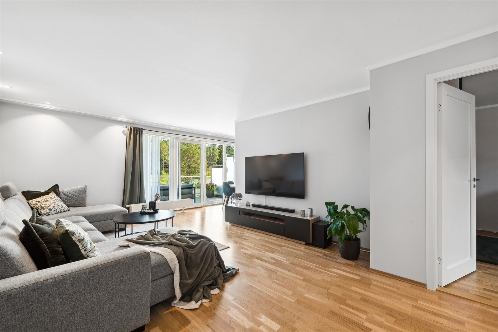 Leiligheten har oppvarming via radiatorer. Galleribilde