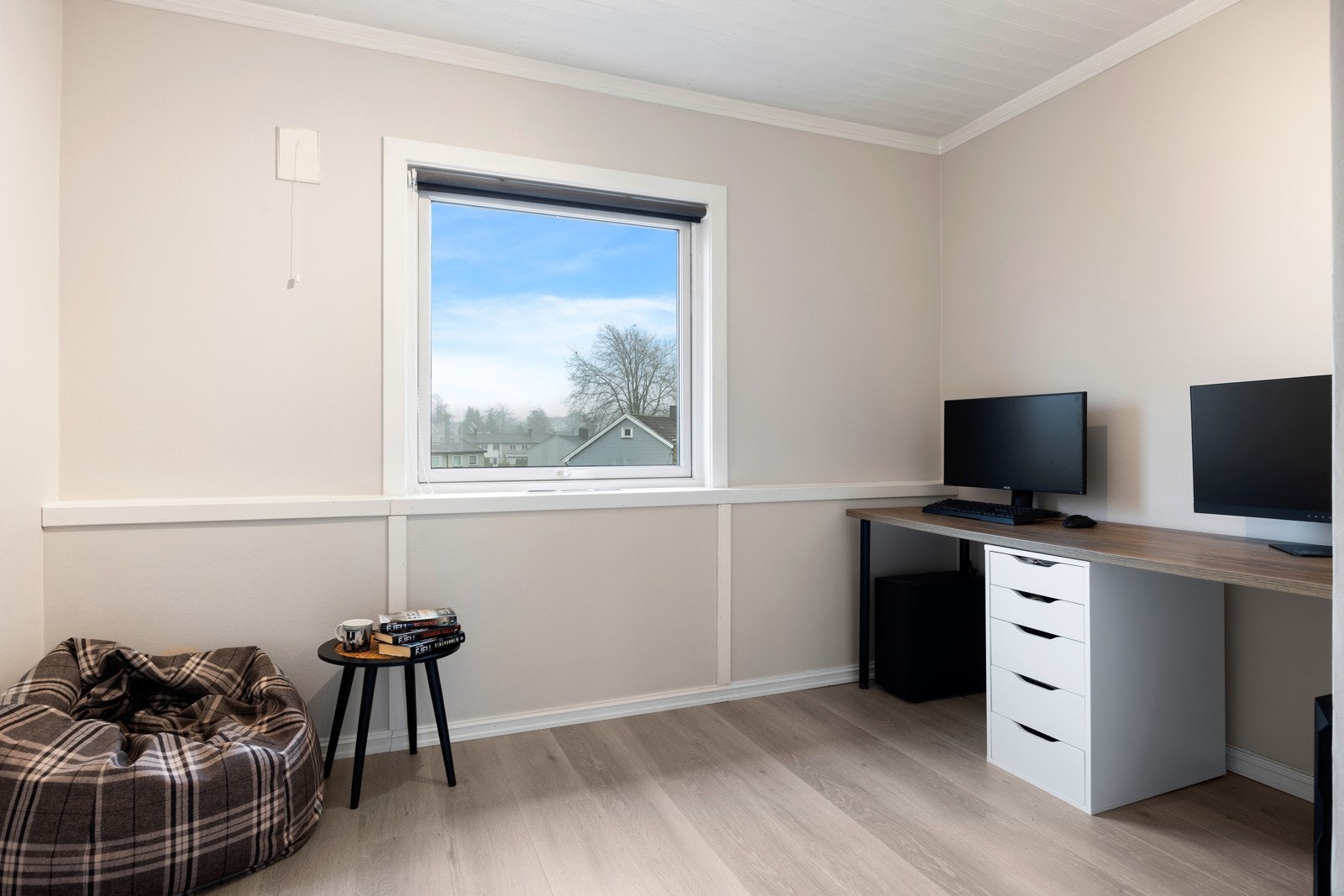 Soverom nr. 2 har også god plass til dobbeltseng, nattbord og garderobeskap. Galleribilde