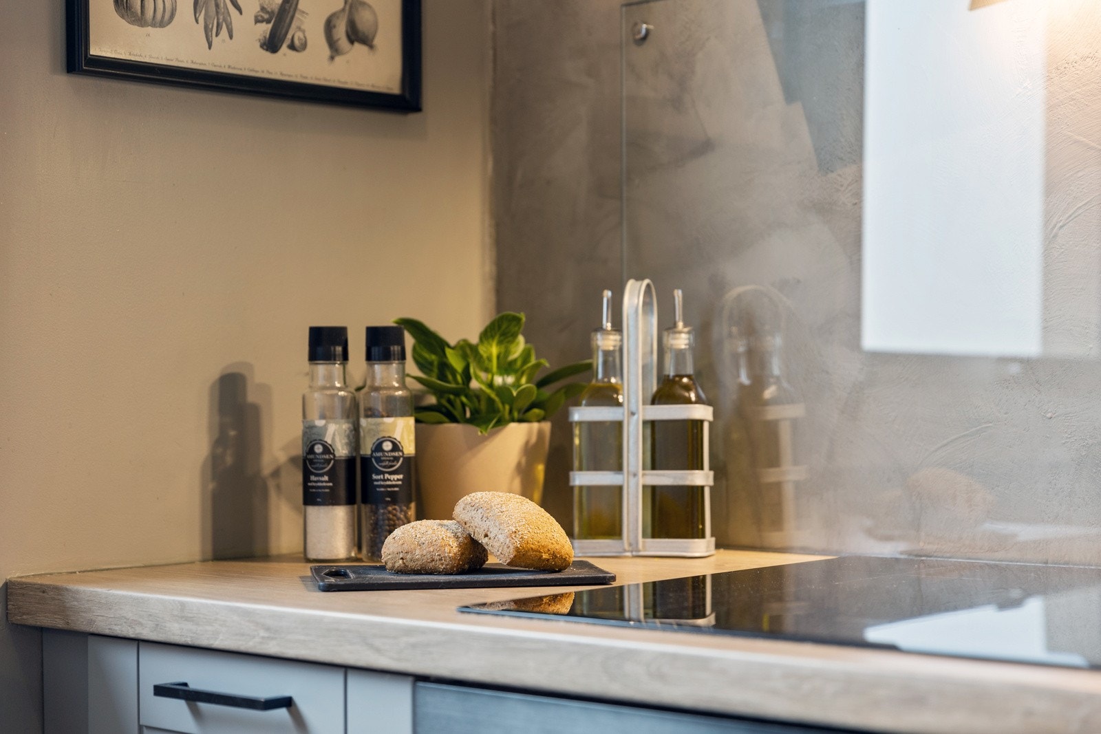 Det er montert waterguard og komfyrvakt. Galleribilde