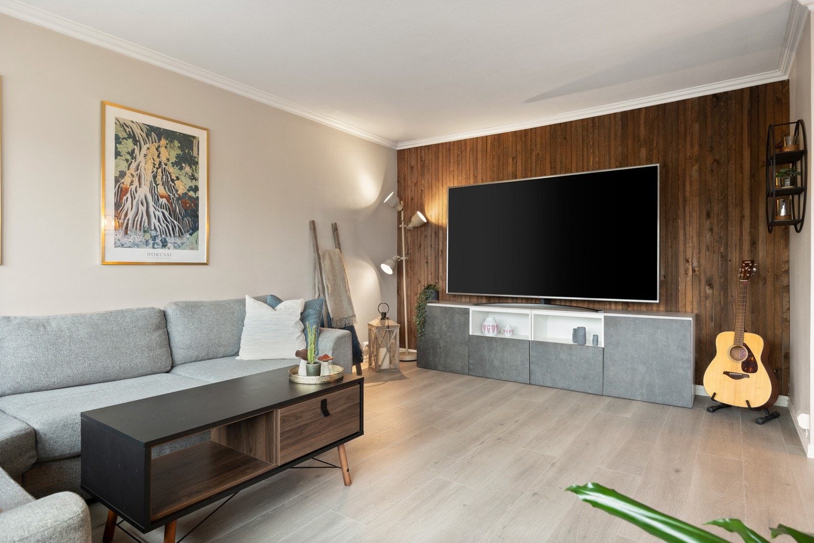 Her er det også oppført en kontrastvegg som gir boligen et kult preg. Galleribilde