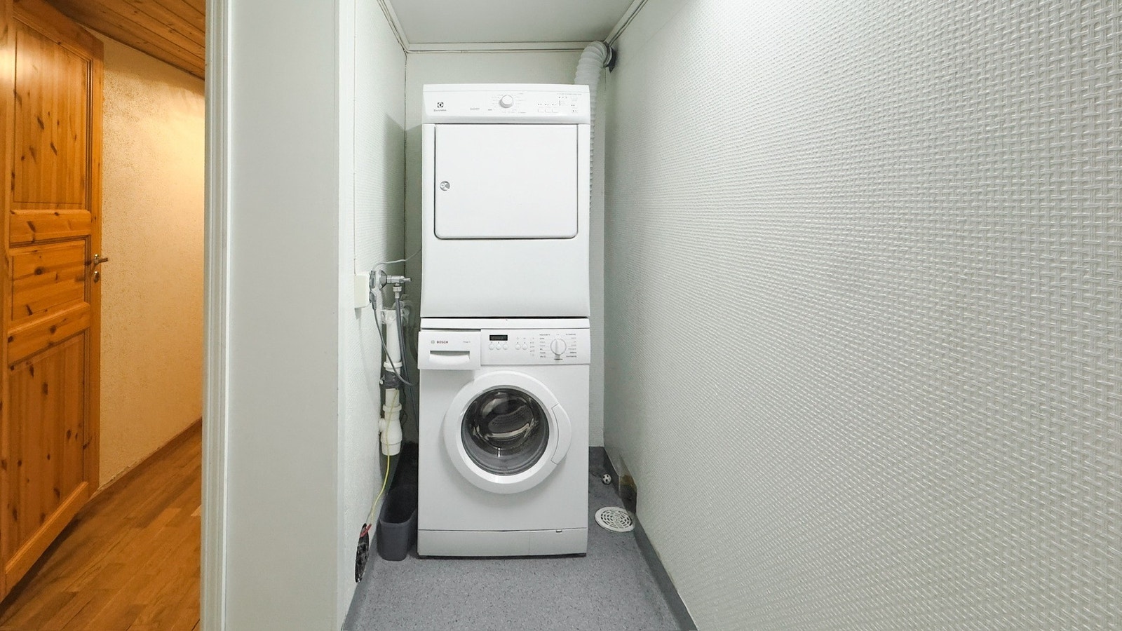 Eget vaskerom i kjeller som hører til enheten i 1. etasje. Galleribilde