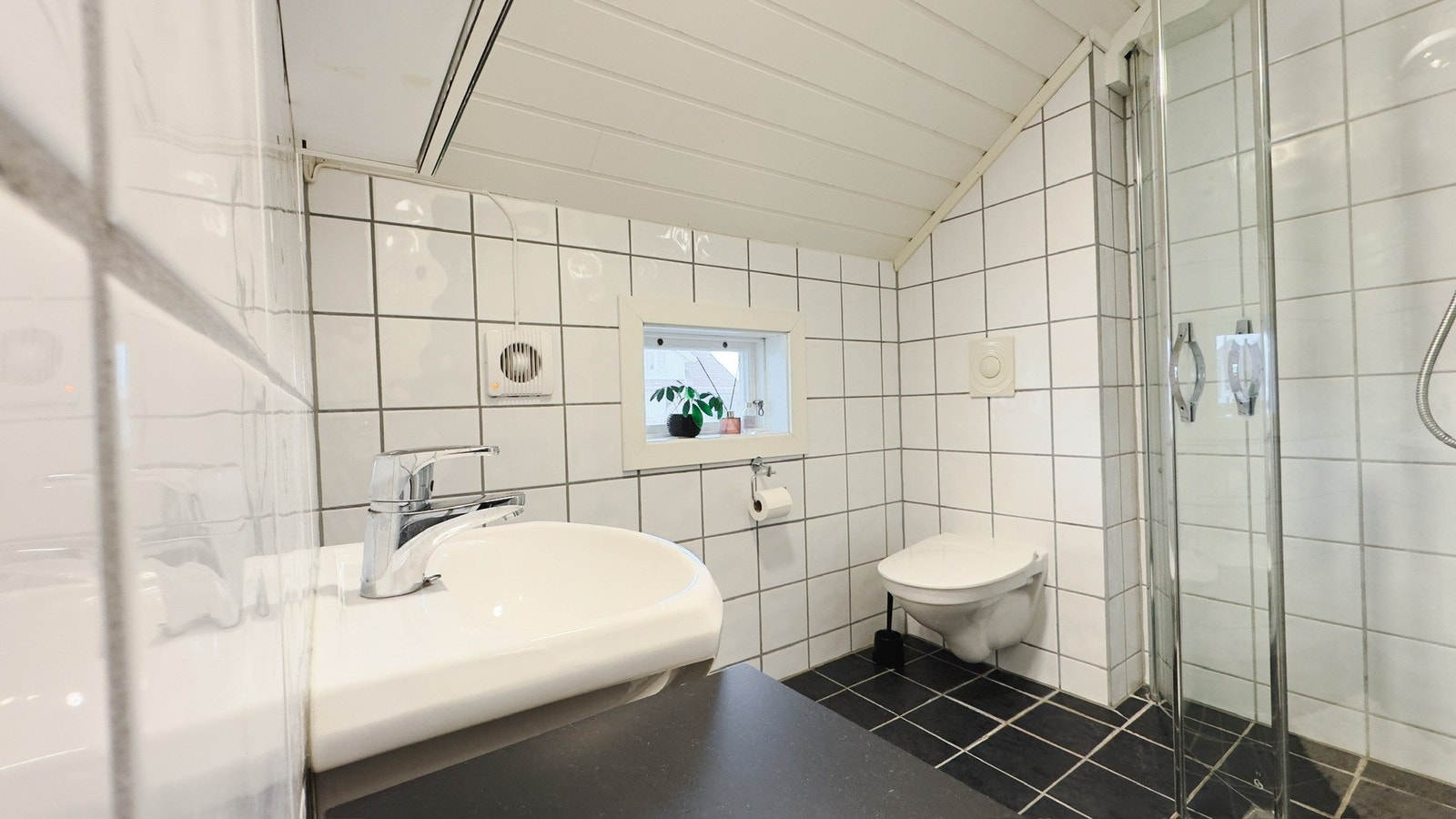 Bad i 2. etasje på 3,5 m². Galleribilde