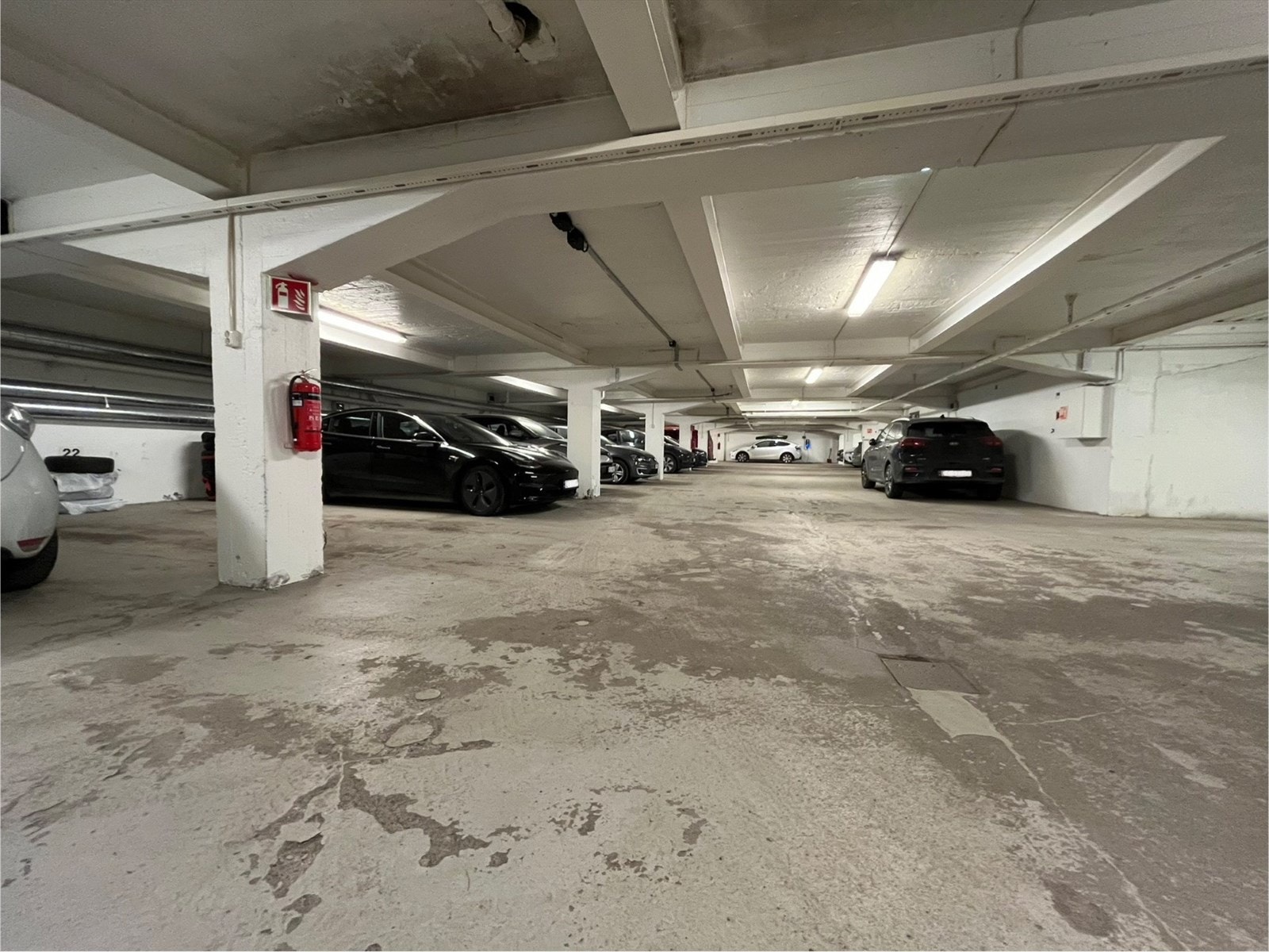 Parkeringskjelleren til borettslaget ligger under Rema 1000 Galleribilde