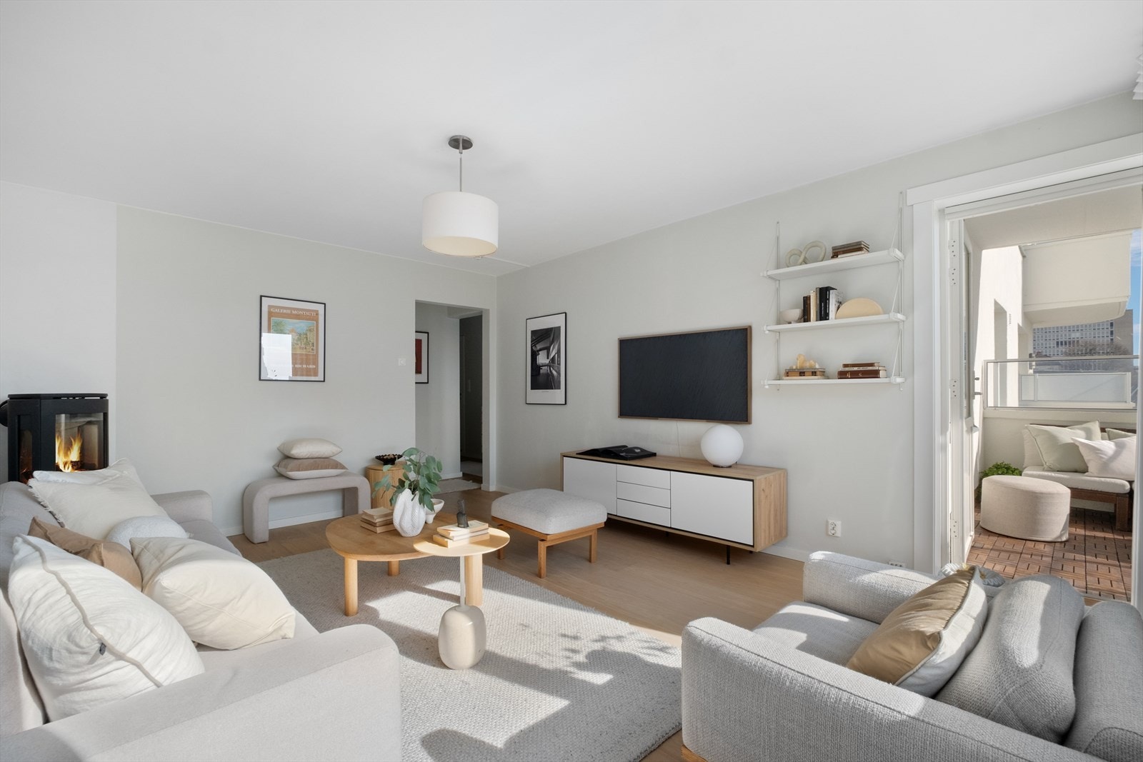 Leiligheten har et nytt herdet tregulv fra Bjelin Galleribilde