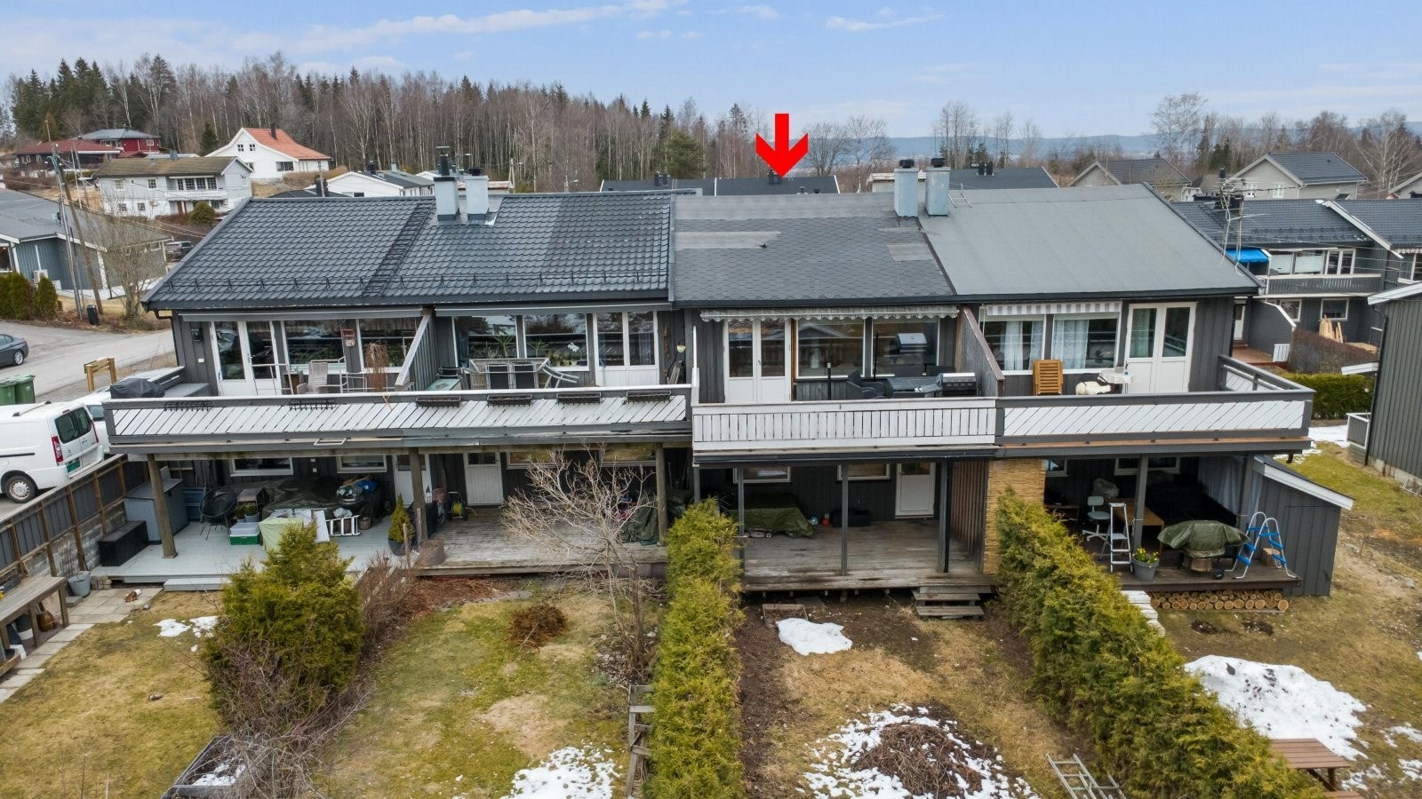 Solrik sydvestvendt balkong, terrasse og hage Galleribilde