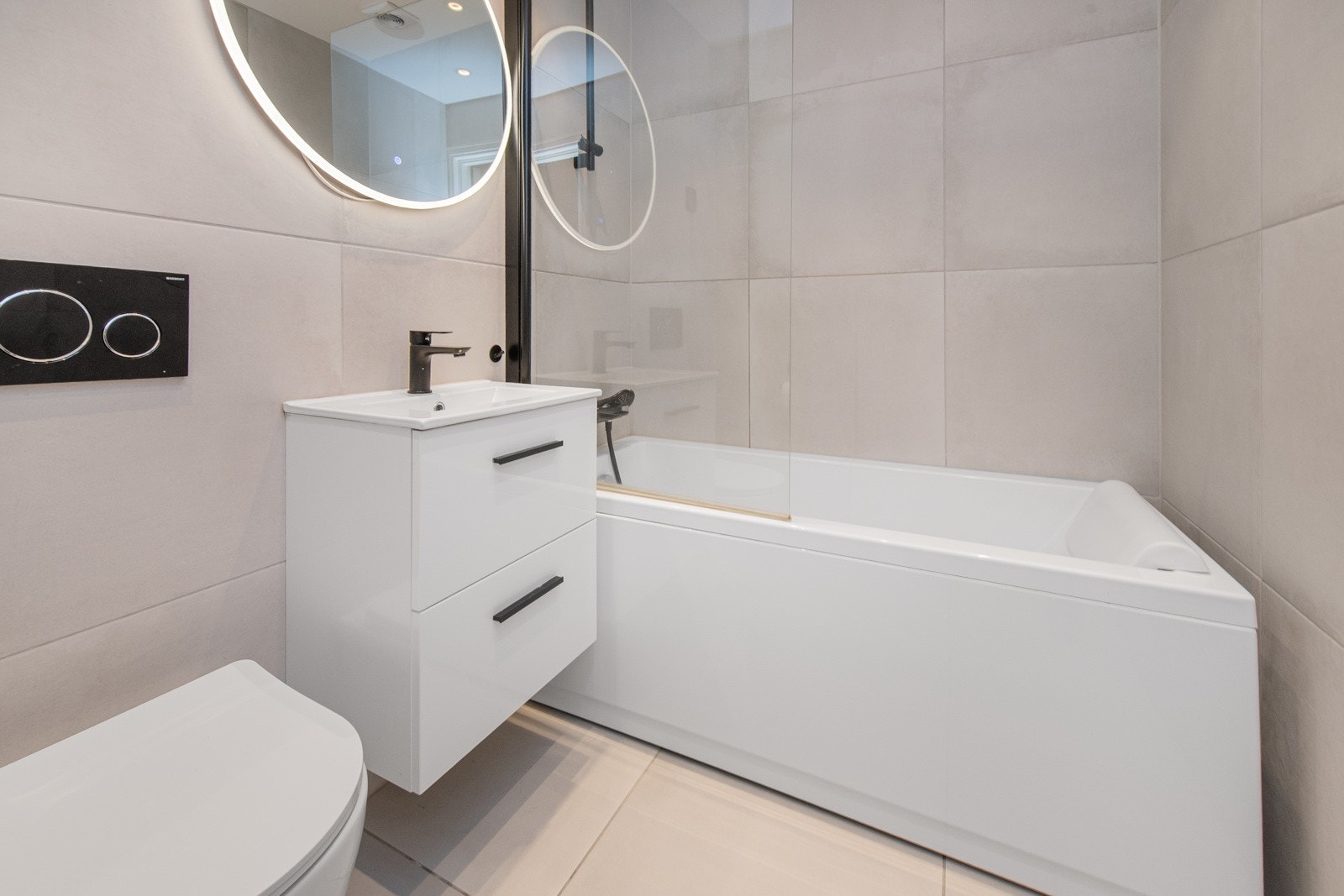 Bad med badekar Galleribilde