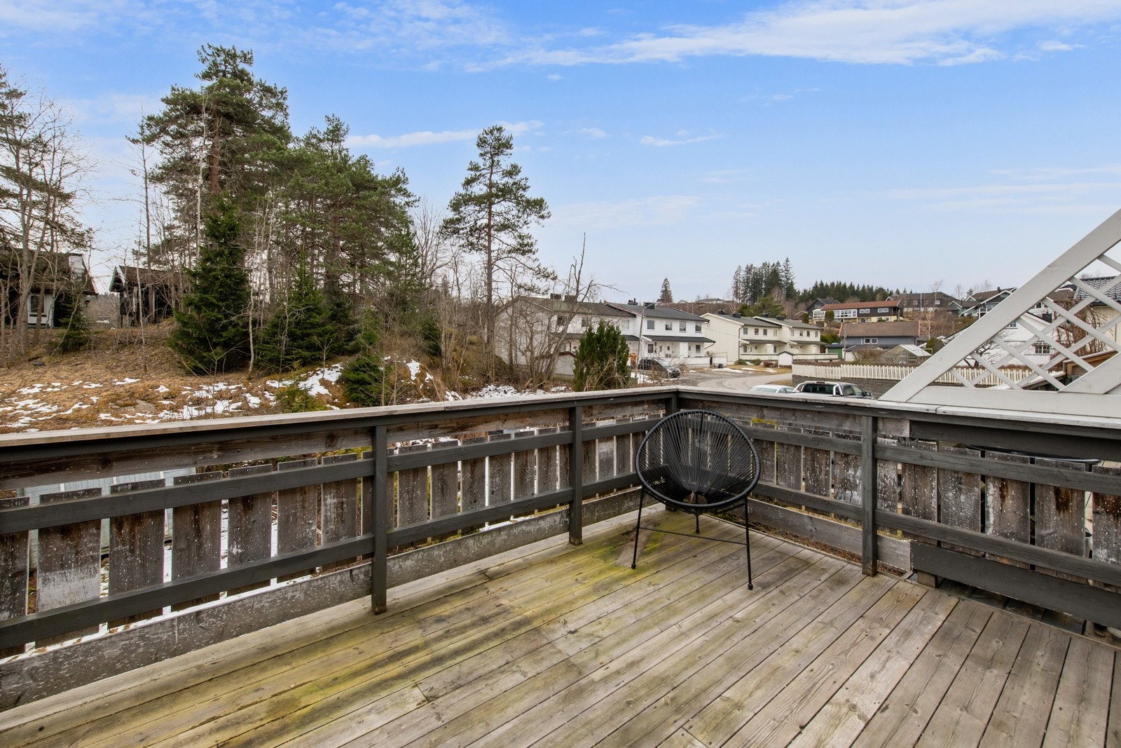 Fra stuen er det utgang til solrik balkong, ca 17 m² Galleribilde