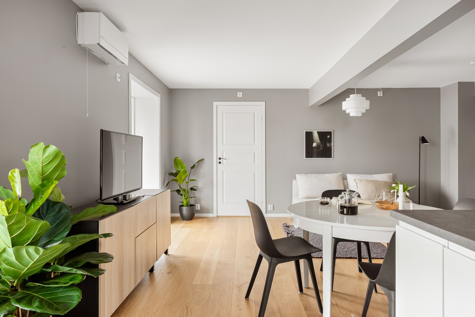 Her er det balansert ventilasjon med varmegjenvinning fra 2024, som bidrar til et meget godt inneklima. Galleribilde