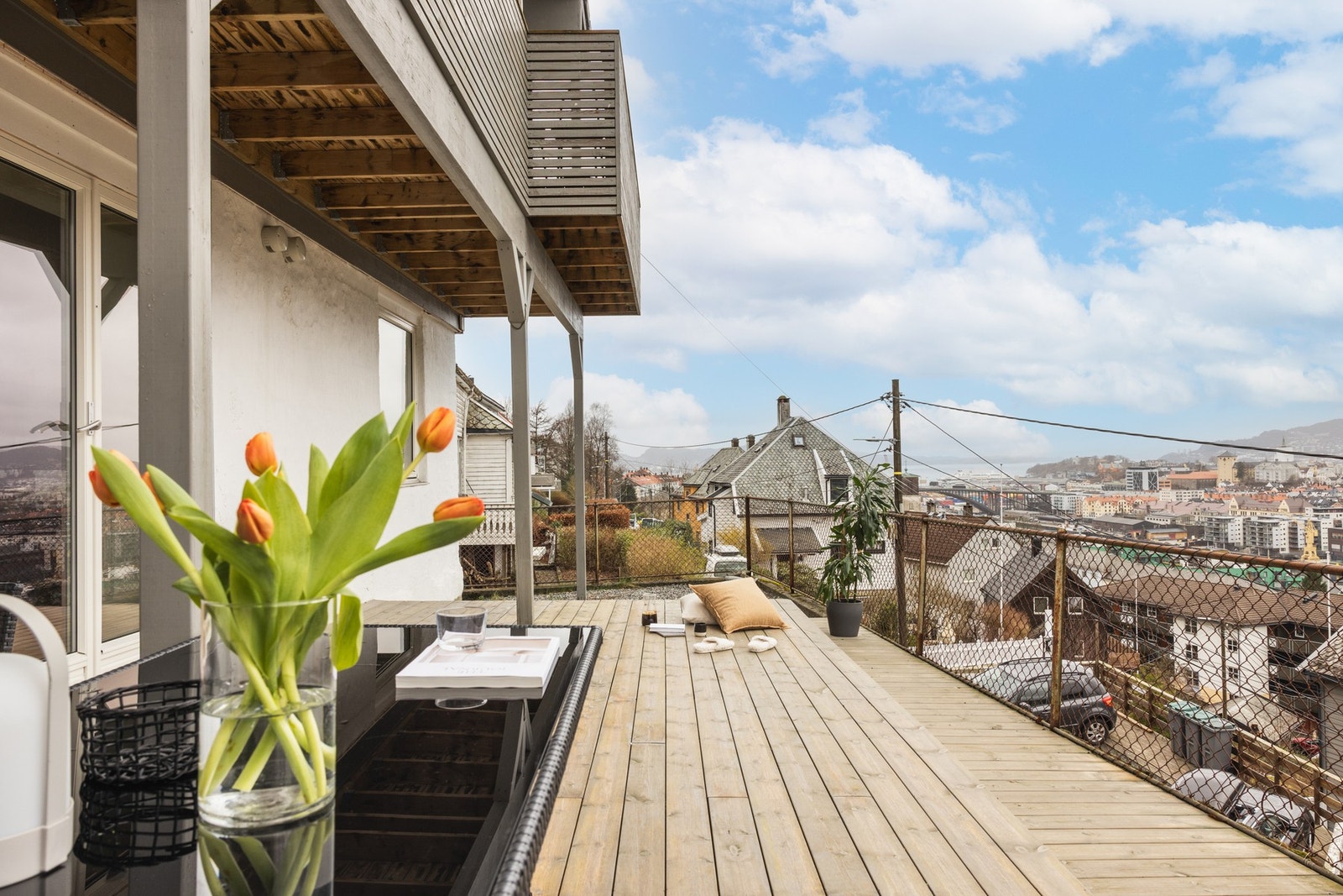 I tillegg får du "alt" i umiddelbar nærhet, og kun 100m til nærmeste busstopp. Galleribilde