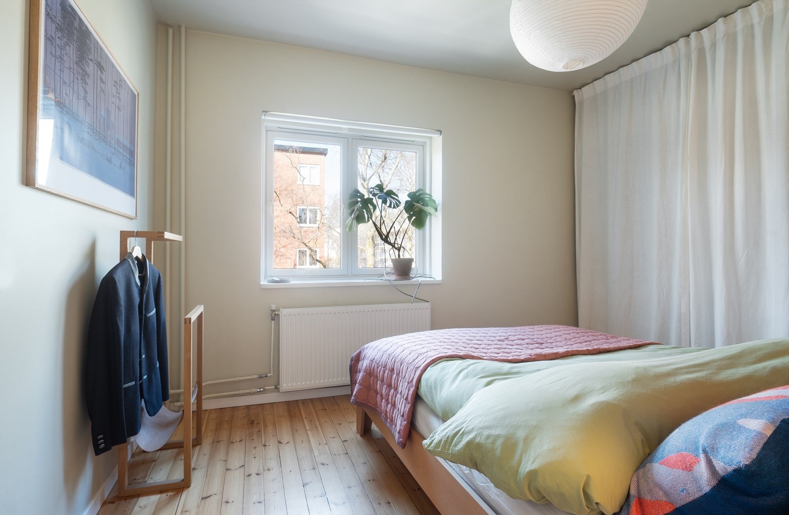 Vindusflater som gir rikelig med naturlig dagslys. Galleribilde