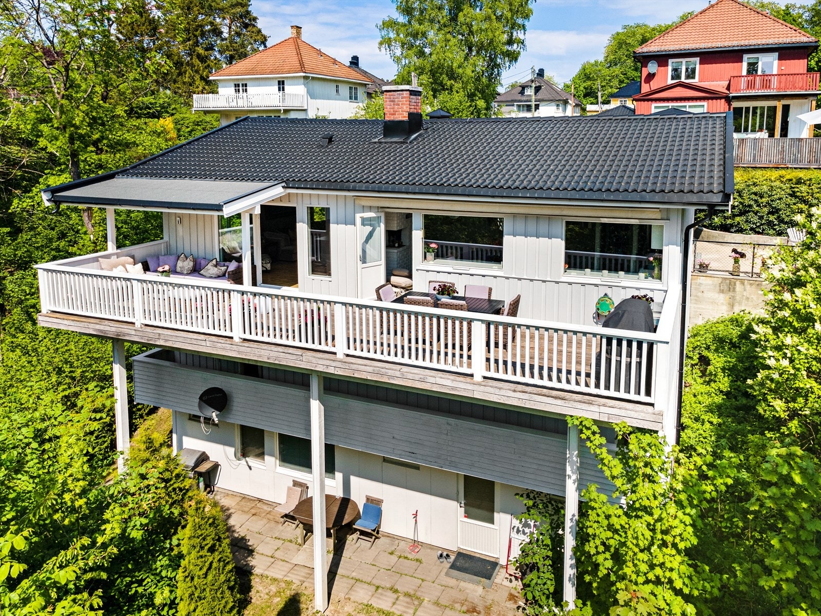 Familievennlig og innholdsrik enebolig i skjermet og idylliske omgivelser. Galleribilde