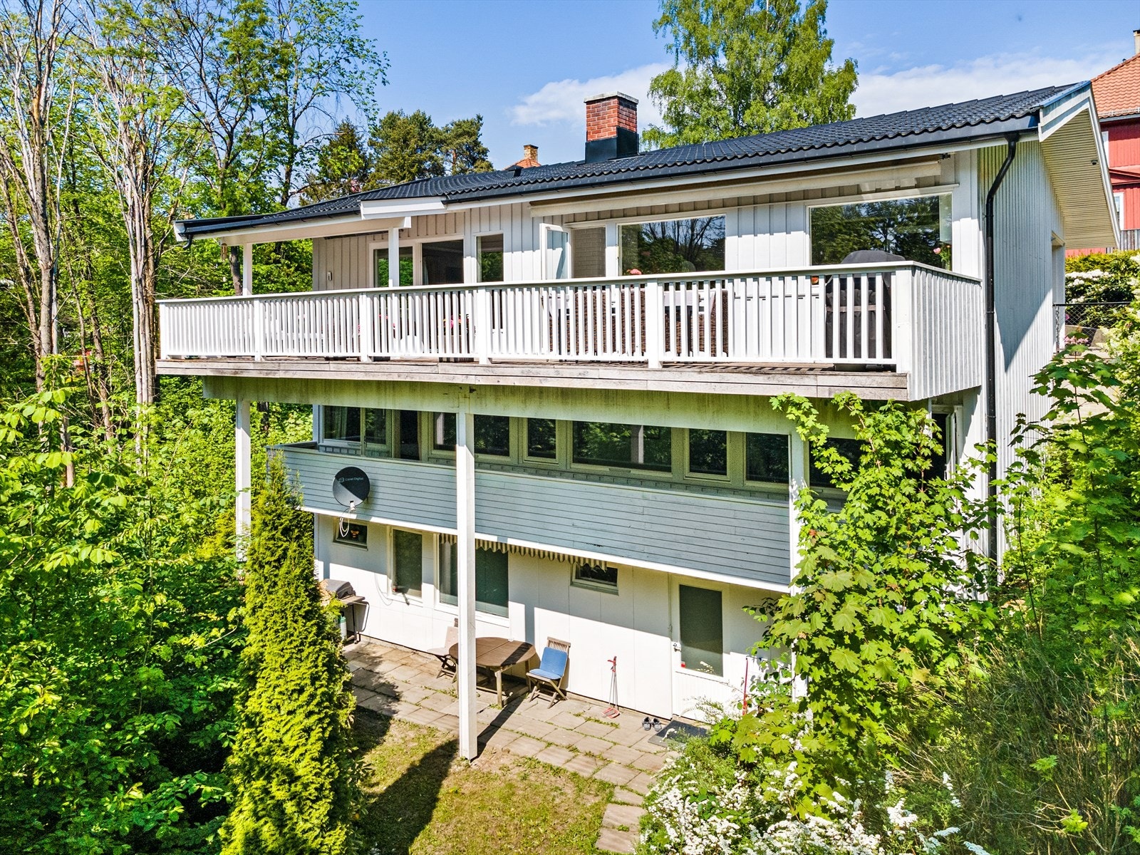 Fine uteplasser utenfor alle plan. Galleribilde