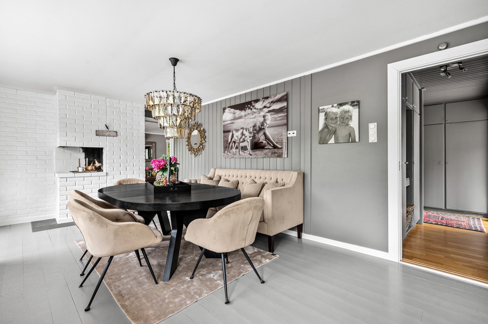 Inngang til kjøkken fra stue og entré. Galleribilde