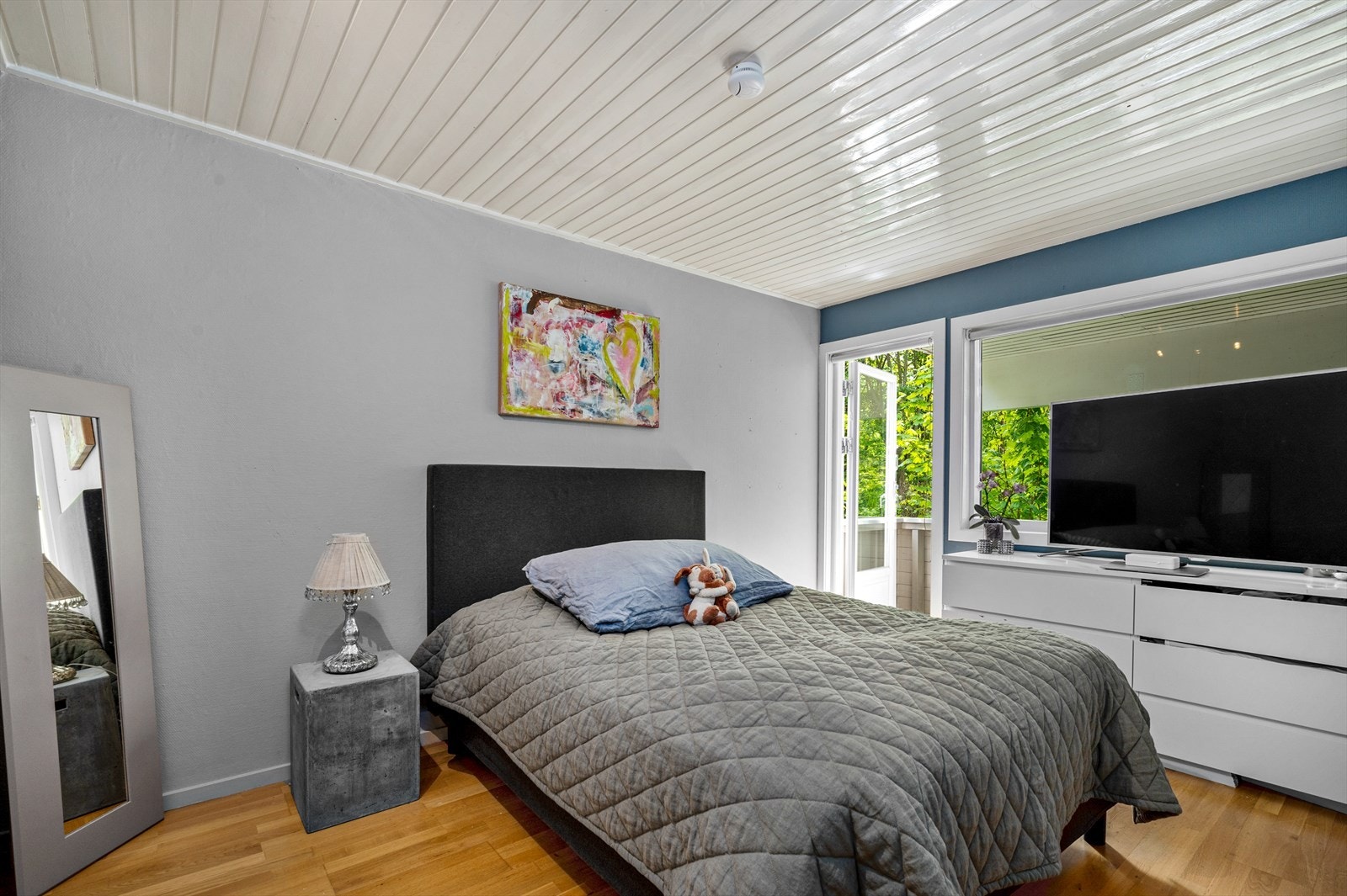 Soverom 2 - med utgang til balkong. Galleribilde