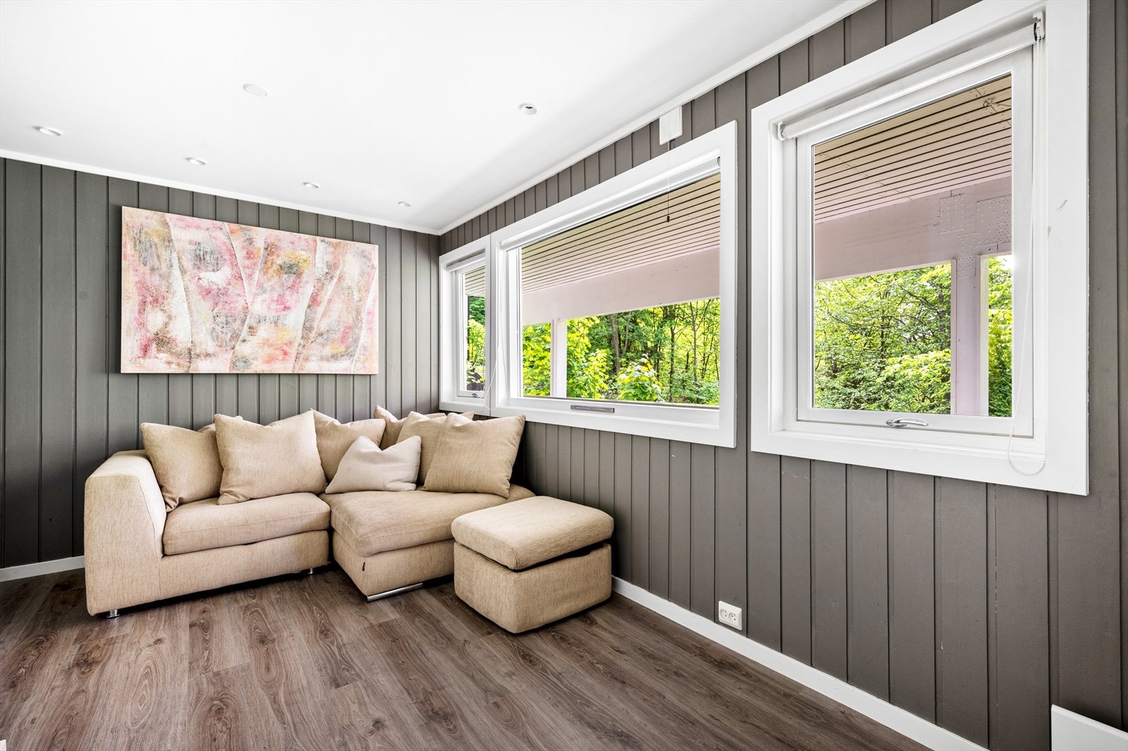 Soverom 3 med tre store vinduer og plass til ekstra møblement. Galleribilde