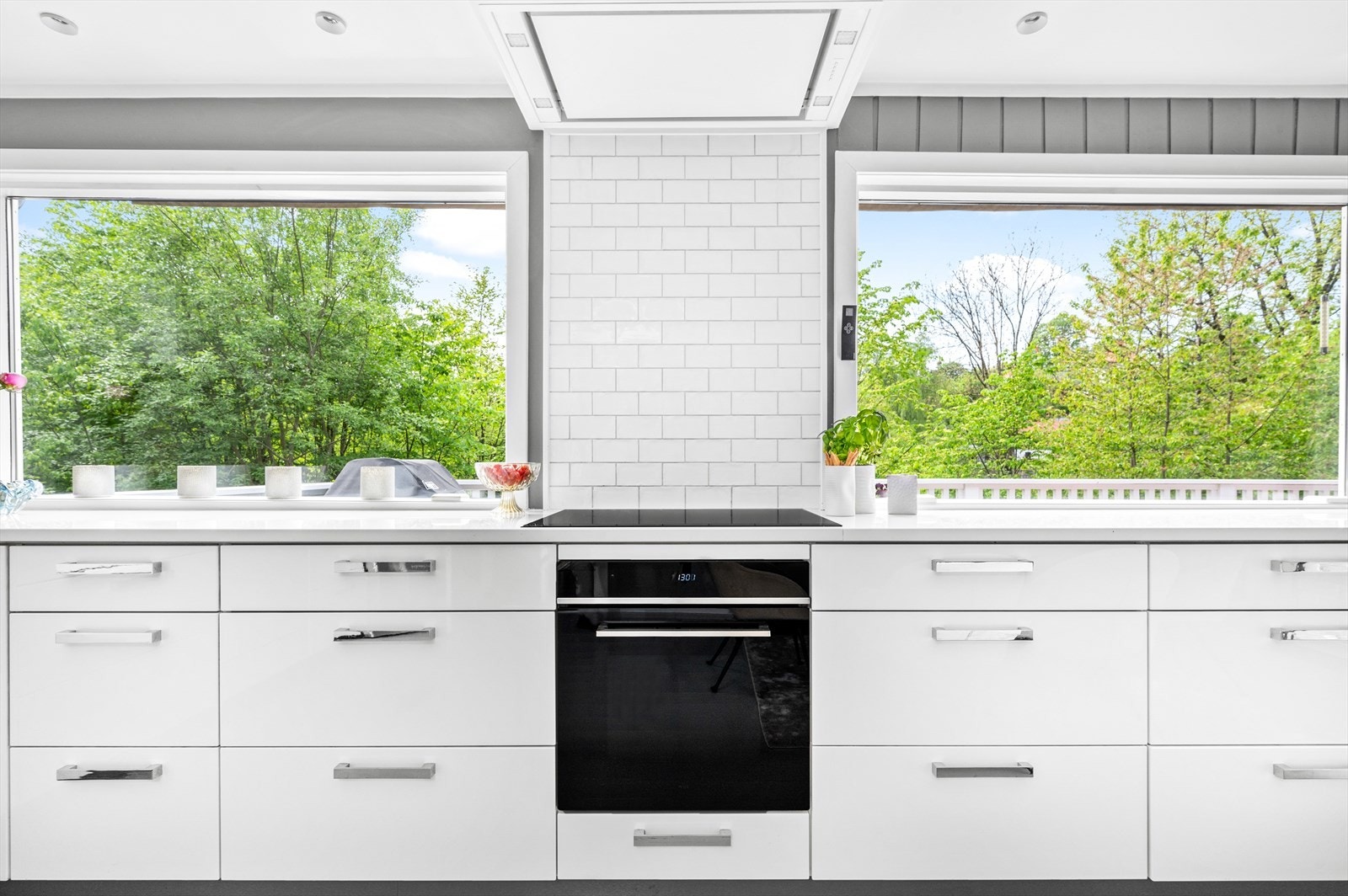 Store, gode vinduer slipper inn rikelig med lys. Galleribilde